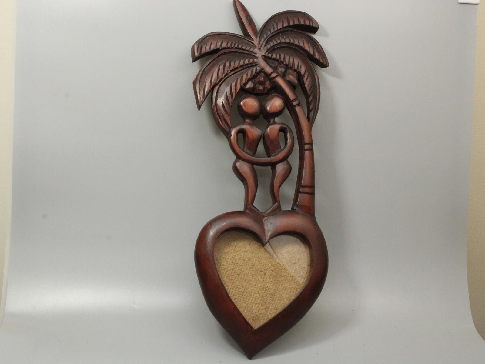 2120 Handcrafted Handmade Wooden Heart-Shaped Photo Frame with Tropical Palm, Size ONE SIZE - 1 Thumbnail