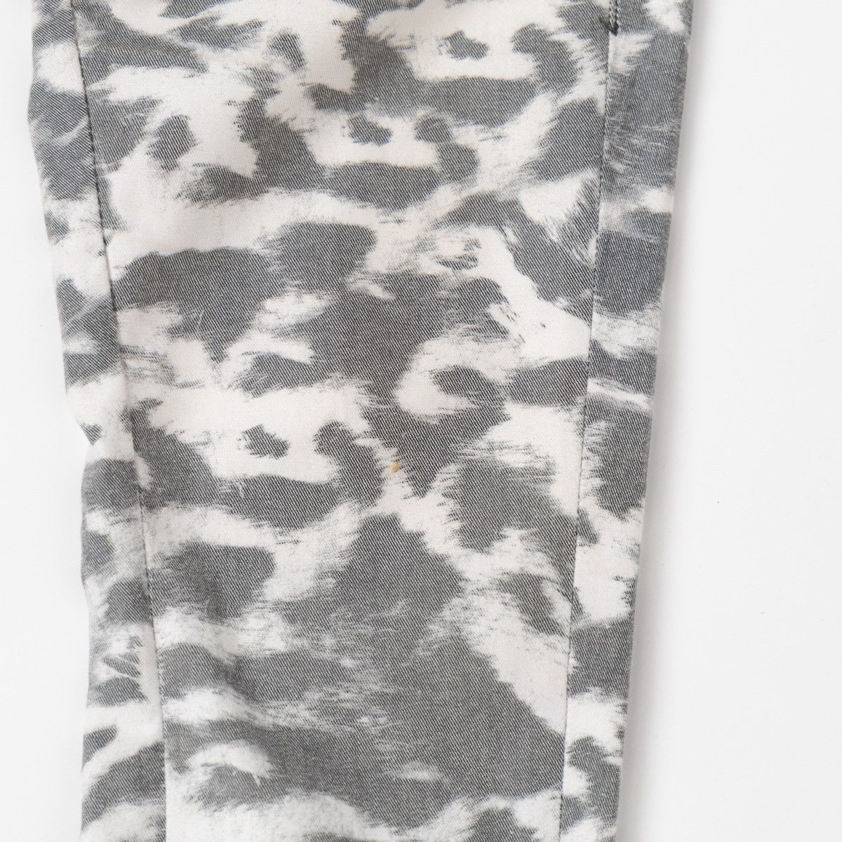 Guess Guess Womens Skinny Jegging Jeans Grey Animal Print Stretch Size 30" / US 8 / IT 44 - 8 Thumbnail