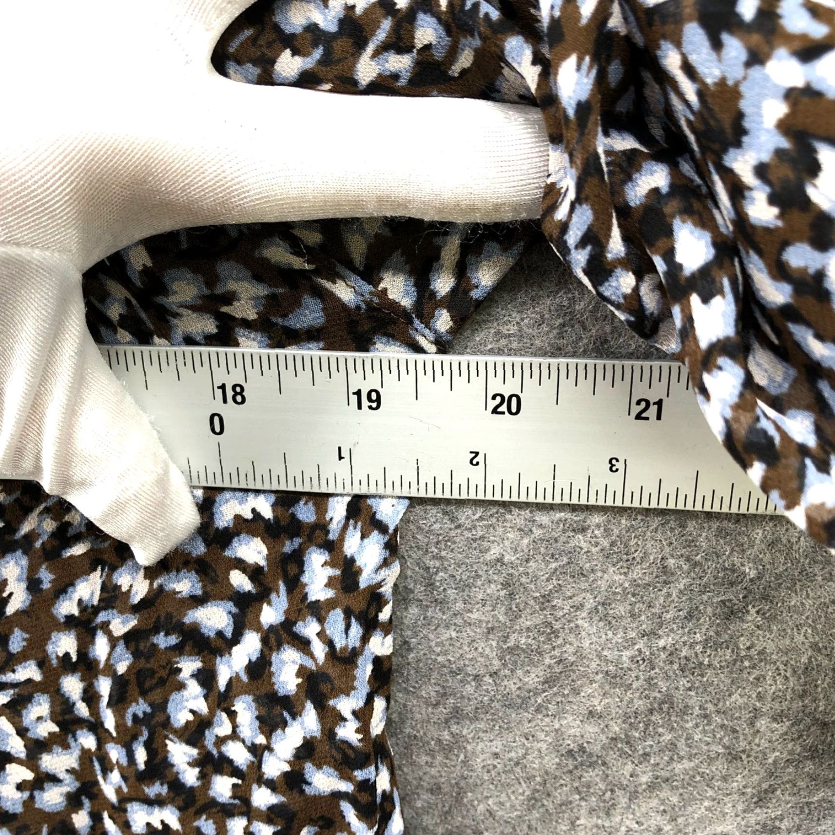 Club Monaco Club Monaco Blouse Long Sleeve Womens XS Button Down Silky Floral Brown Viscose Dressy Casual Workwear Size XS / US 0-2 / IT 36-38 - 6 Thumbnail