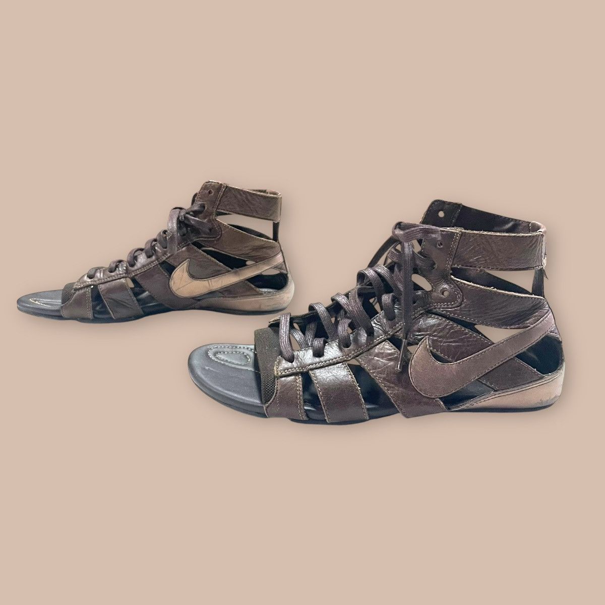 Nike NIKE WMNS GLADIATOR SANDALS Size US 6 / EU 39 - 2 Thumbnail