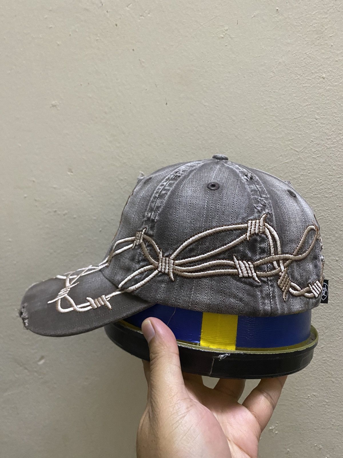 Ariat Y2K DISTRESSED ARIAT BARBED WIRE ADJUSTABLE STRAP CAP Size ONE SIZE - 3 Thumbnail