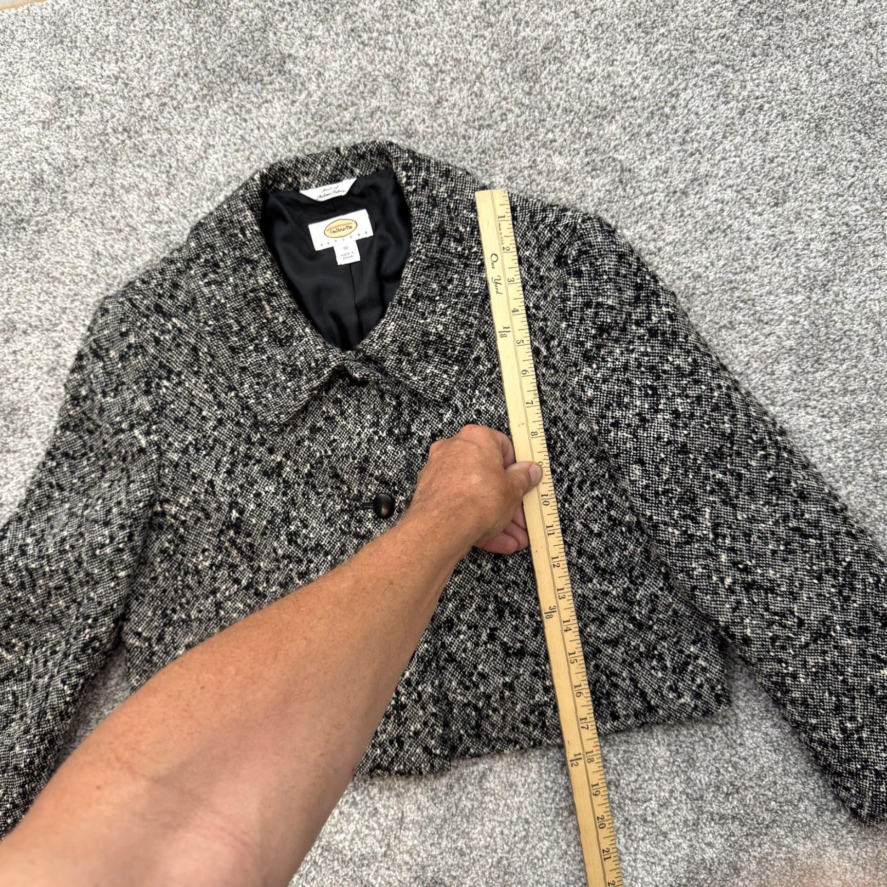 Talbots VINTAGE Talbots Blazer Petite 10 Wool Tweed Herringbone Gray 90s Y2K Classic Preppy Womens Size L / US 10 / IT 46 - 2 Thumbnail