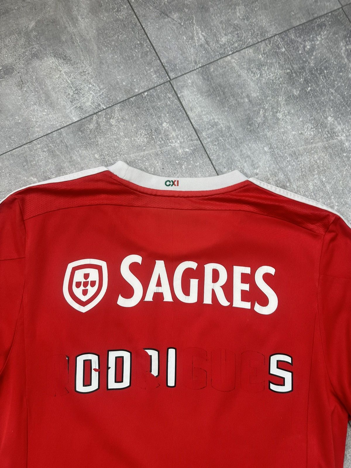 Vintage Adidas Benfica 2015/16 Home Soccer Jersey S.L.B Size US S / EU 44-46 / 1 - 12 Thumbnail