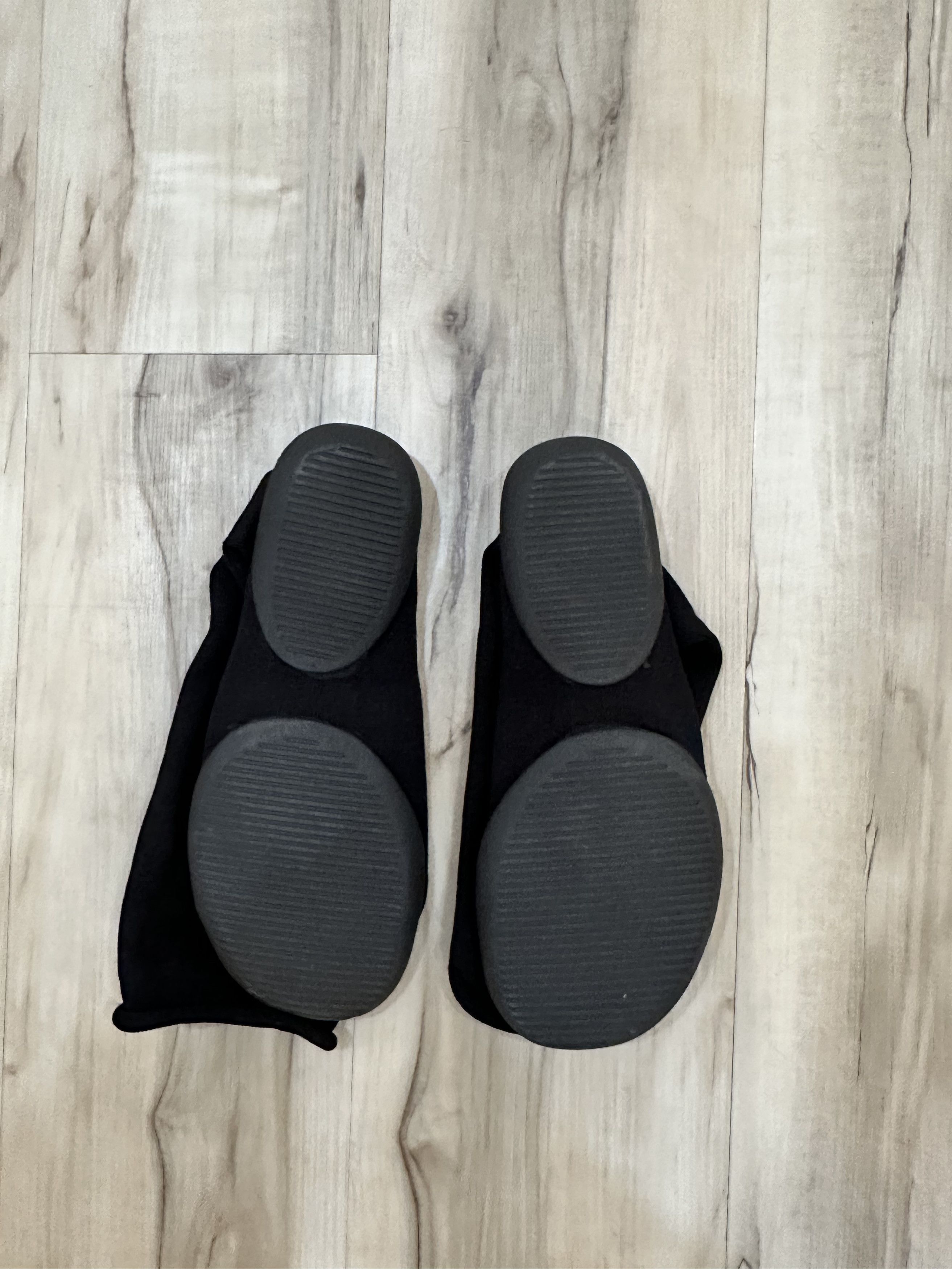 Kanye West × Yeezy Yeezy Pods Size 2 US 11 Size US 11 / EU 44 - 2 Thumbnail