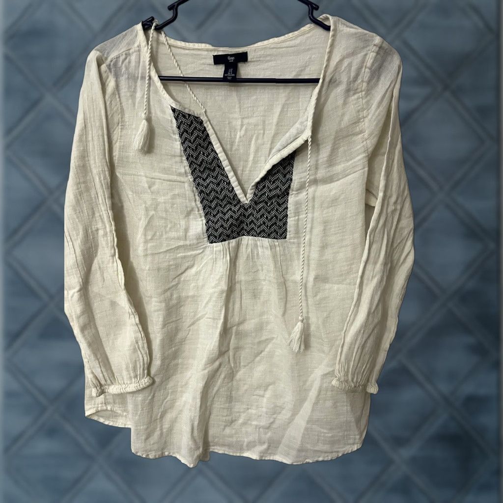 Gap Gap blouse Women's Small White V-Neck Short Sleeve Lace Ruffle Tie Front Basic Everyday Wear Womens SB Size S / US 4 / IT 40 - 1 Thumbnail