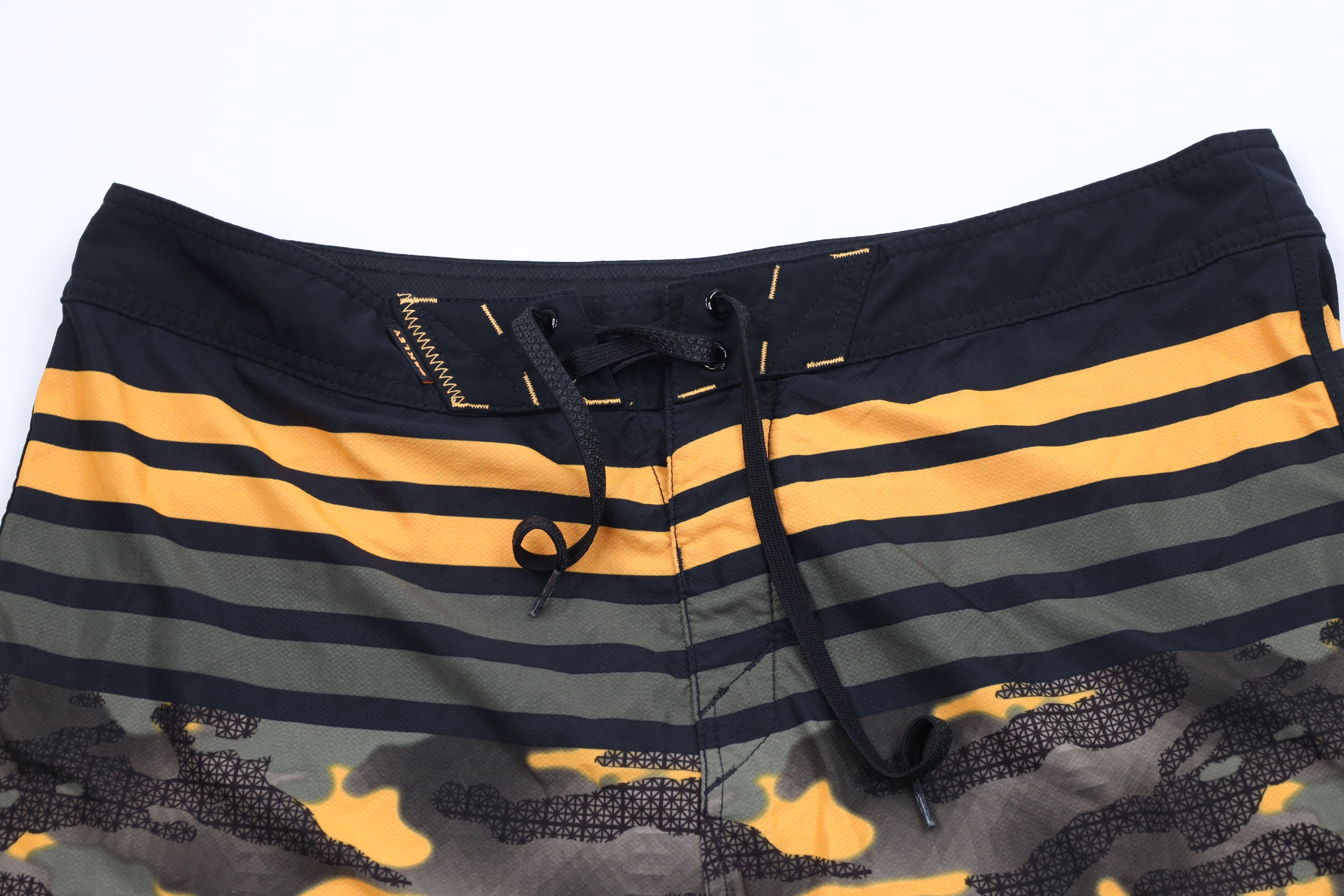 Oakley × Vintage Oakley Camouflage Stretch Hybrid Board Shorts Swimming Size US 38 / EU 54 - 2 Thumbnail