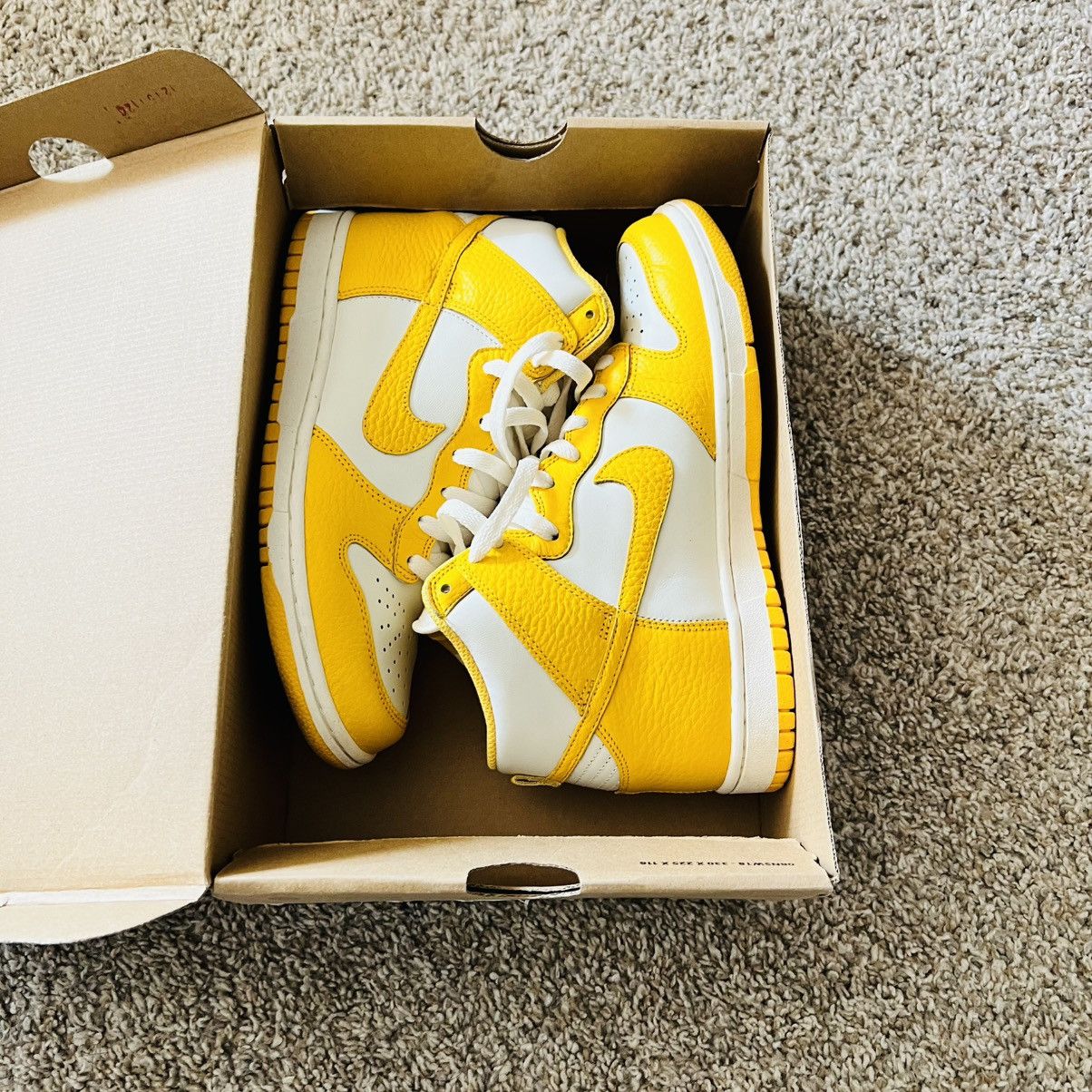 Nike 2011 2012 Nike Dunk High Varsity Maize Yellow Size US 8 / EU 41 - 1 Thumbnail