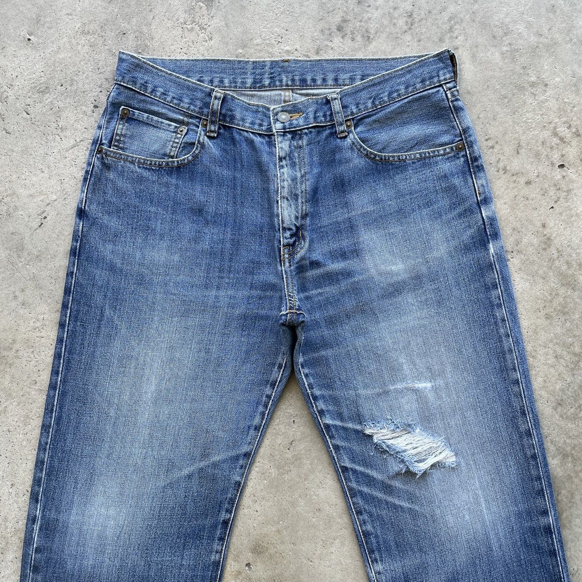 Japanese Brand Vintage Distressed Japanese Faded Jeans Pants Denim W34 Size US 34 / EU 50 - 3 Thumbnail