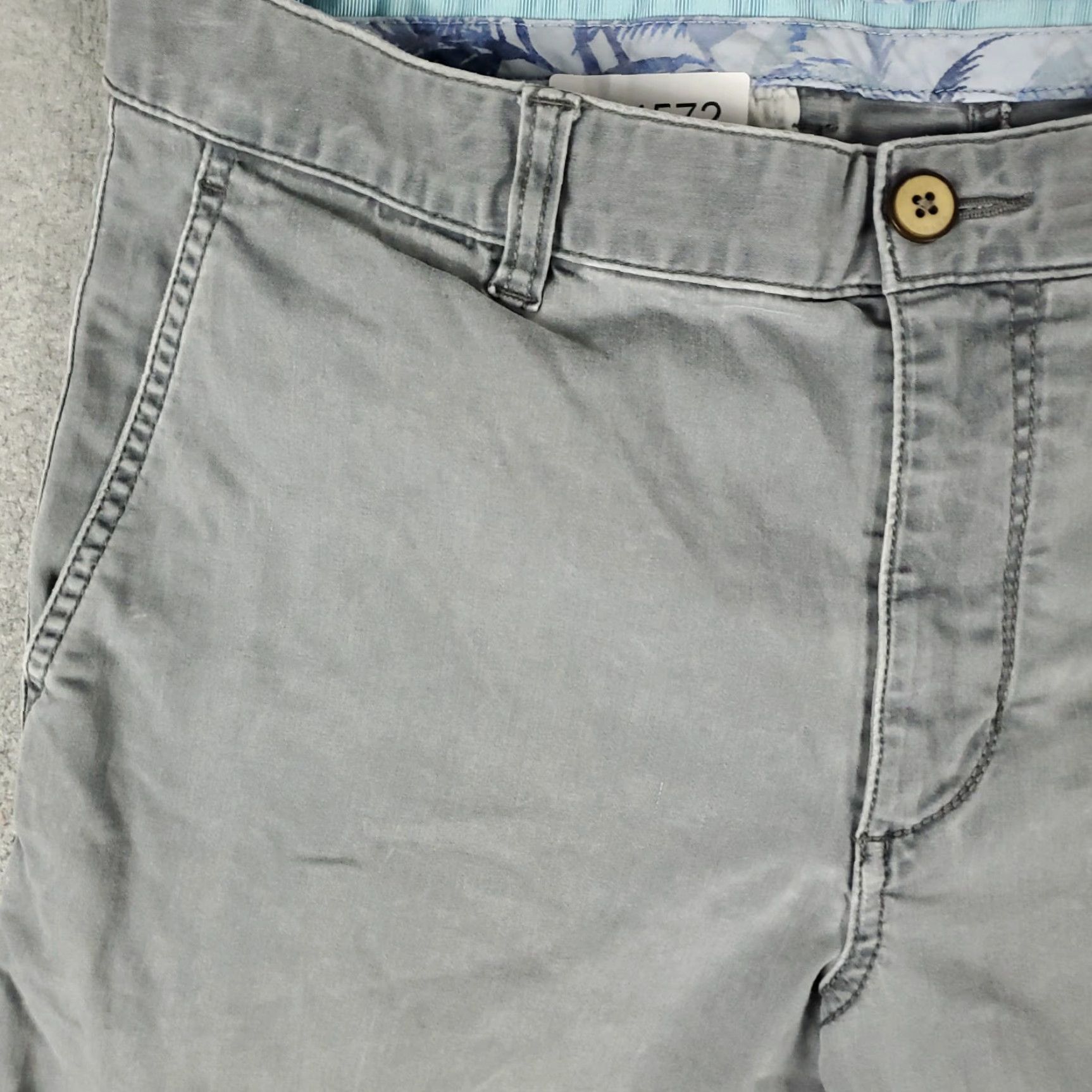 Tommy Bahama Tommy Bahama Shorts Mens Size 33 Gray Cotton Blend Flat Front Chino Pockets 34 Waist Regular Fit Summer Style Mens Size US 34 / EU 50 - 2 Thumbnail