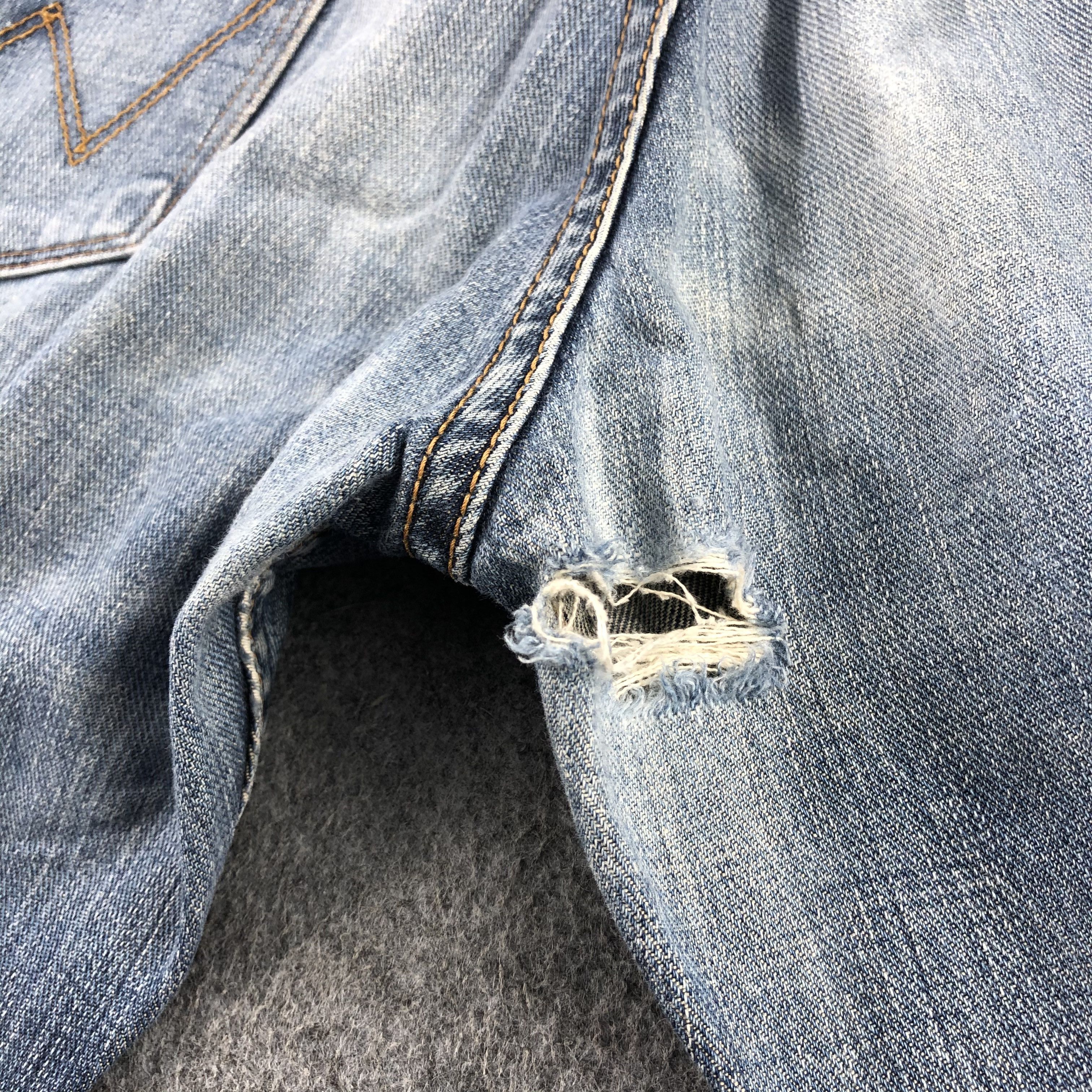 Vintage Vintage Blue Wash Wrangler Jeans-J1891 Size US 35 - 10 Thumbnail
