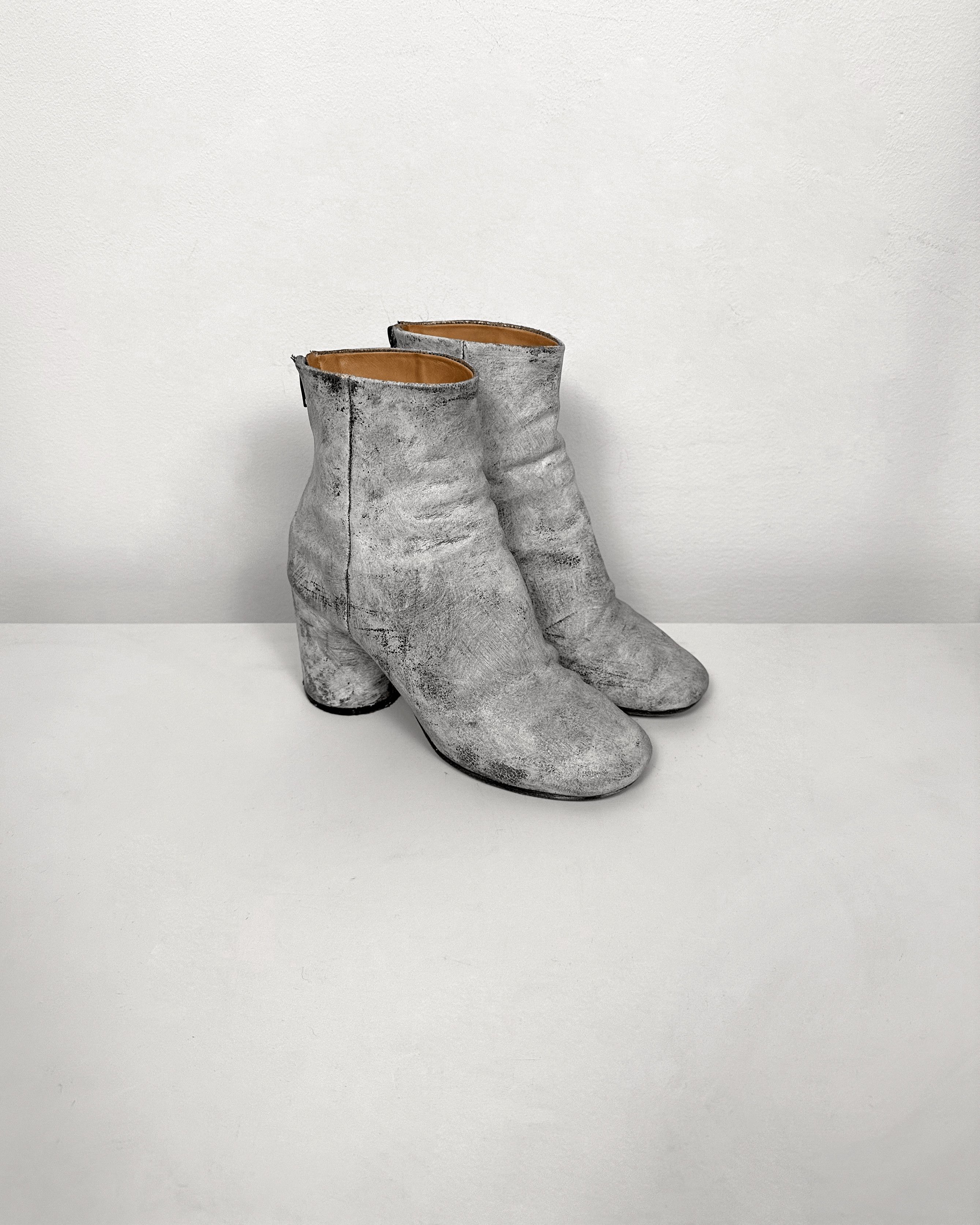 Maison Margiela Maison Margiela White Concrete Painted Boots Size US 5 / EU 37 - 1 Thumbnail