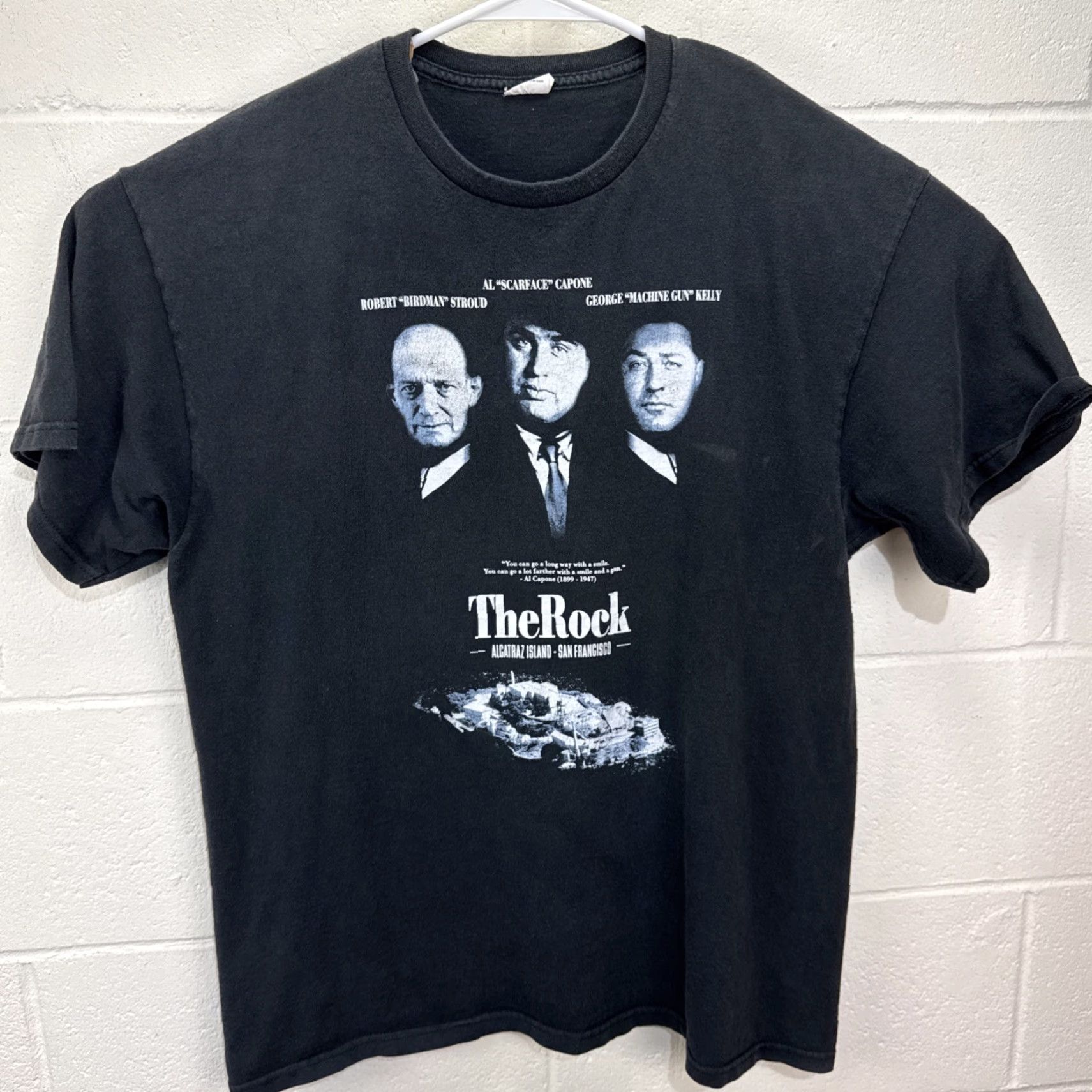 Delta VINTAGE The Rock Alcatraz Al Capone Machine Gun Kelly T Shirt Men Large Black 20s Mobster Movie Promo Size US L / EU 52-54 / 3 - 2 Thumbnail