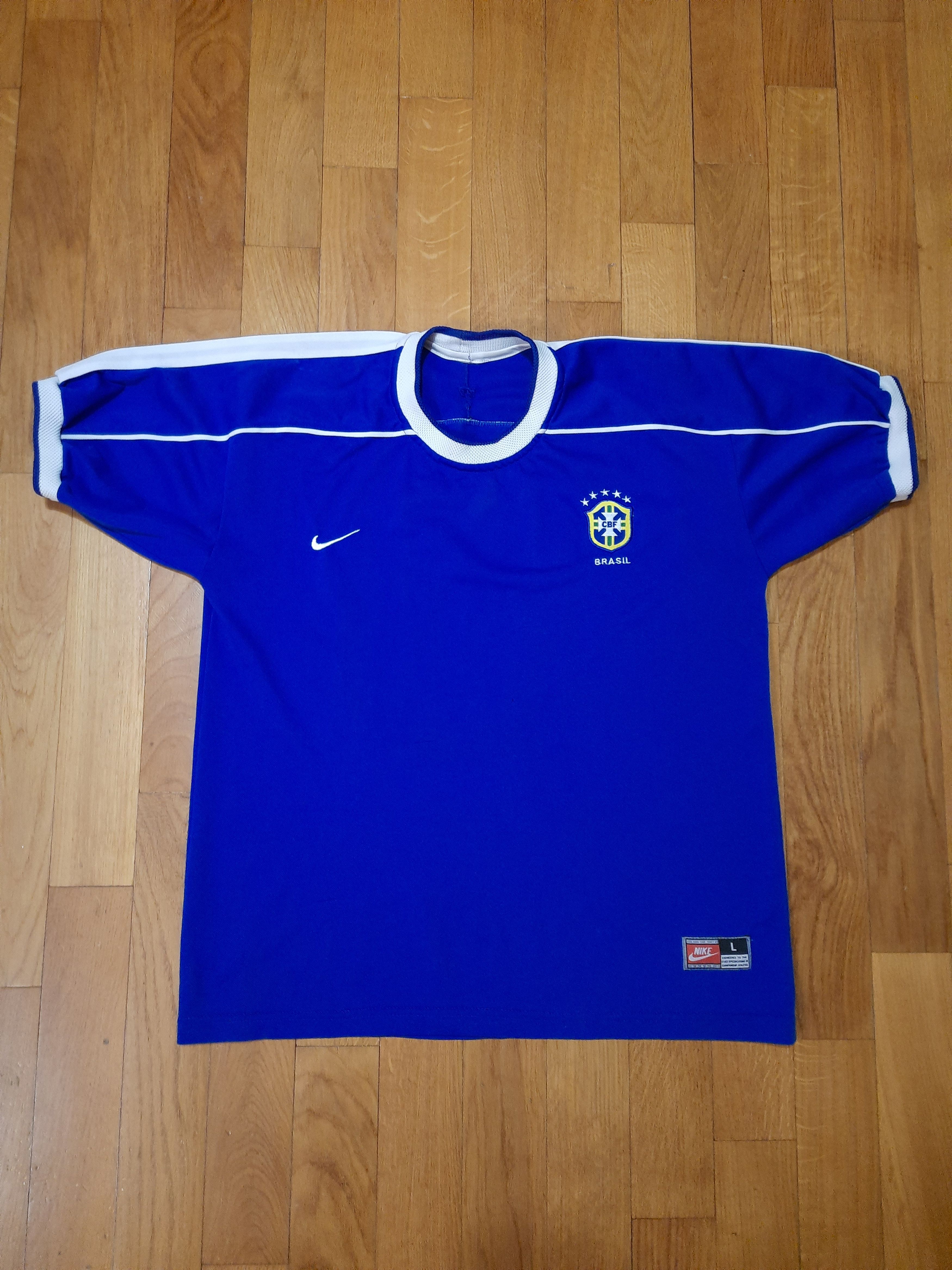 Other Brazil National Team Football Soccer Jersey Nike Size US L / EU 52-54 / 3 - 1 Thumbnail