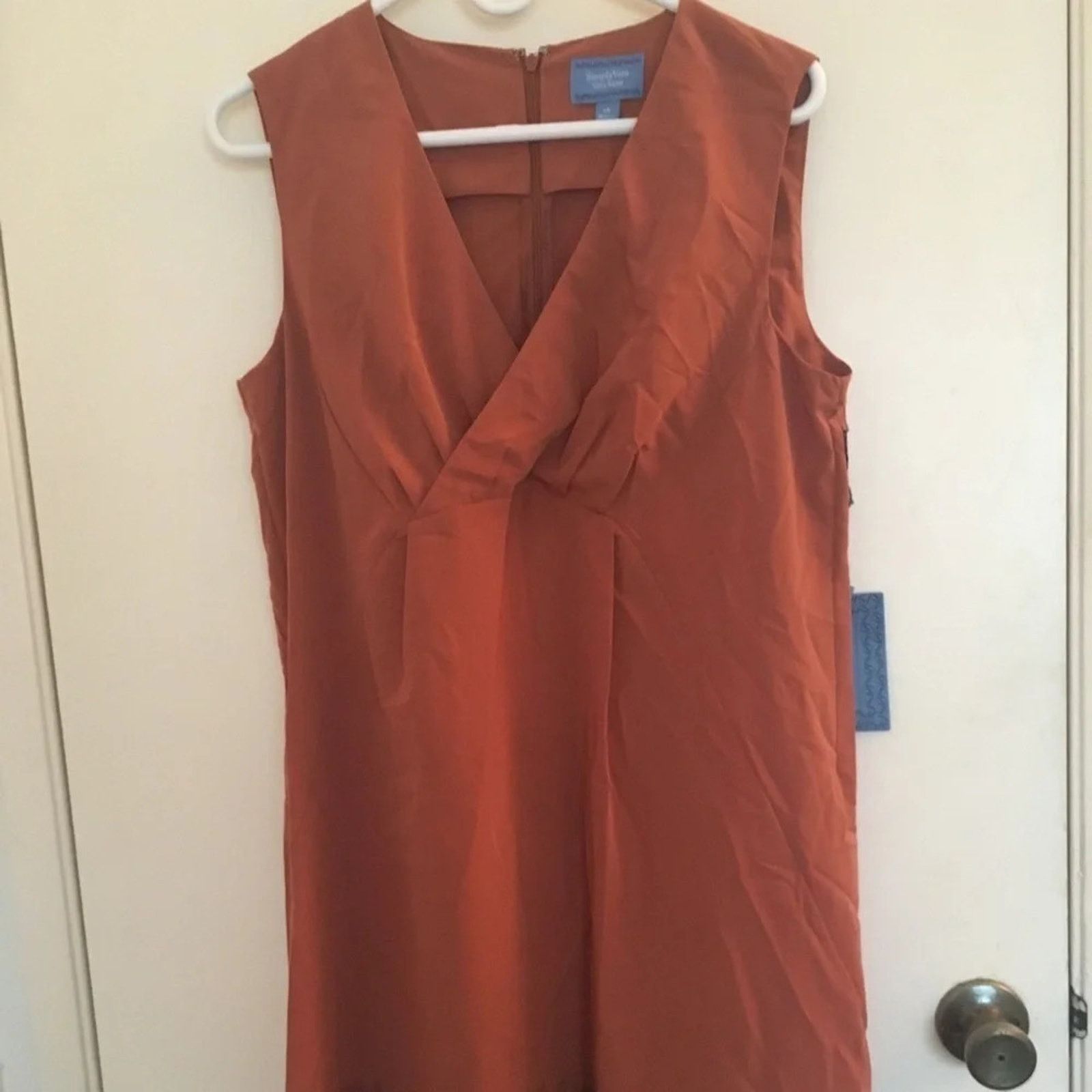 Vera Wang Simply Vera sleeveless knee length sheath dress, size 14 Size XL / US 12-14 / IT 48-50 - 1 Thumbnail
