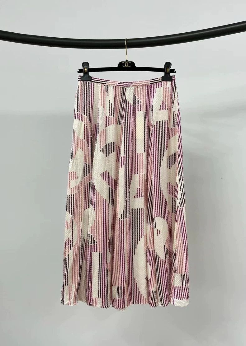 Chanel 23B striped printed plush double C skirt