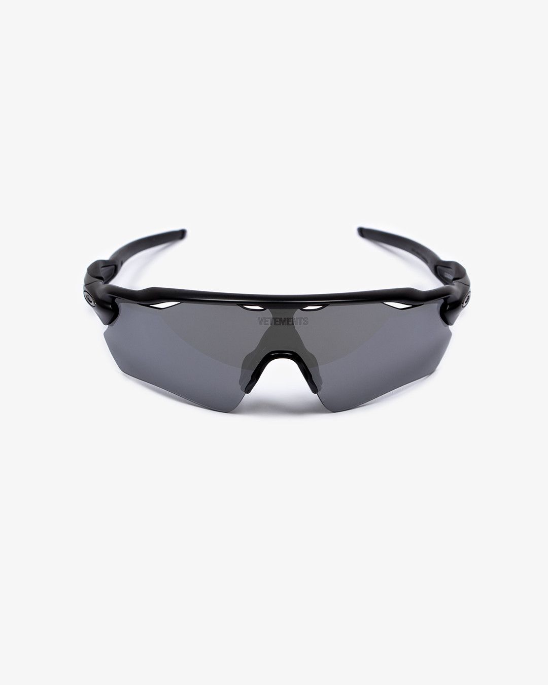 VETEMENTS x OAKLEY SS19 SUNGLASSES