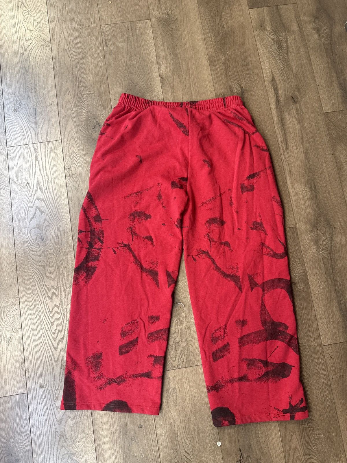 The GV Gallery Gvgallery raspberry graffiti sweat pants red small Size US 32 / EU 48 - 2 Thumbnail