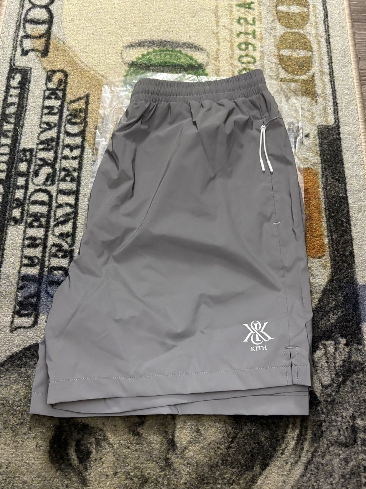 Kith × New Balance Kith x New Balance 3M Reflective Shorts (MEDIUM) Size US 30 / EU 46 - 3 Thumbnail