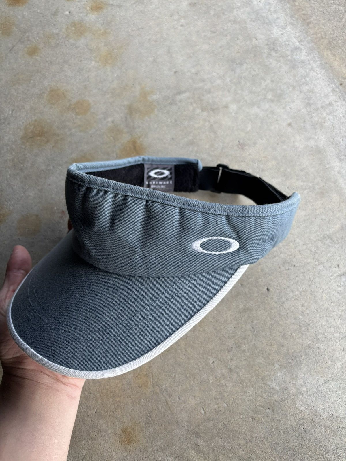 Oakley Vintage Oakley Softwear Grey Two Tone Visor Size ONE SIZE - 1 Thumbnail