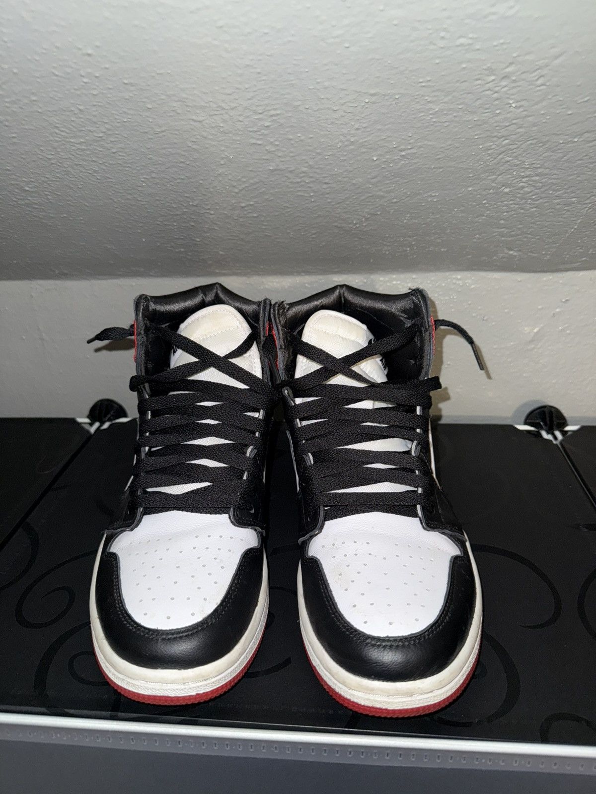 Jordan Brand Air Jordan 1 Satin Black Toe Size US 9 / EU 42 - 2 Thumbnail