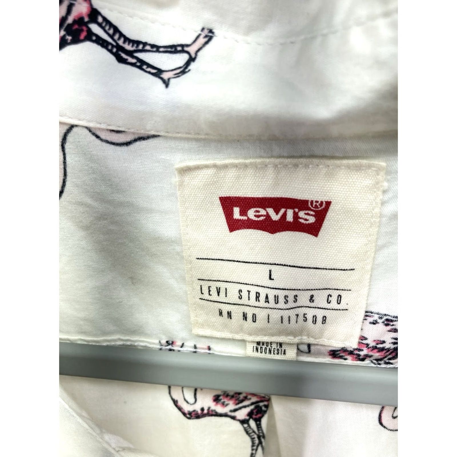 Levi's Levi's Camp Shirt Men L Ivory AOP Flamingos Short Sleeve Button Cotton Slim Fit Shirt Size US L / EU 52-54 / 3 - 5 Thumbnail