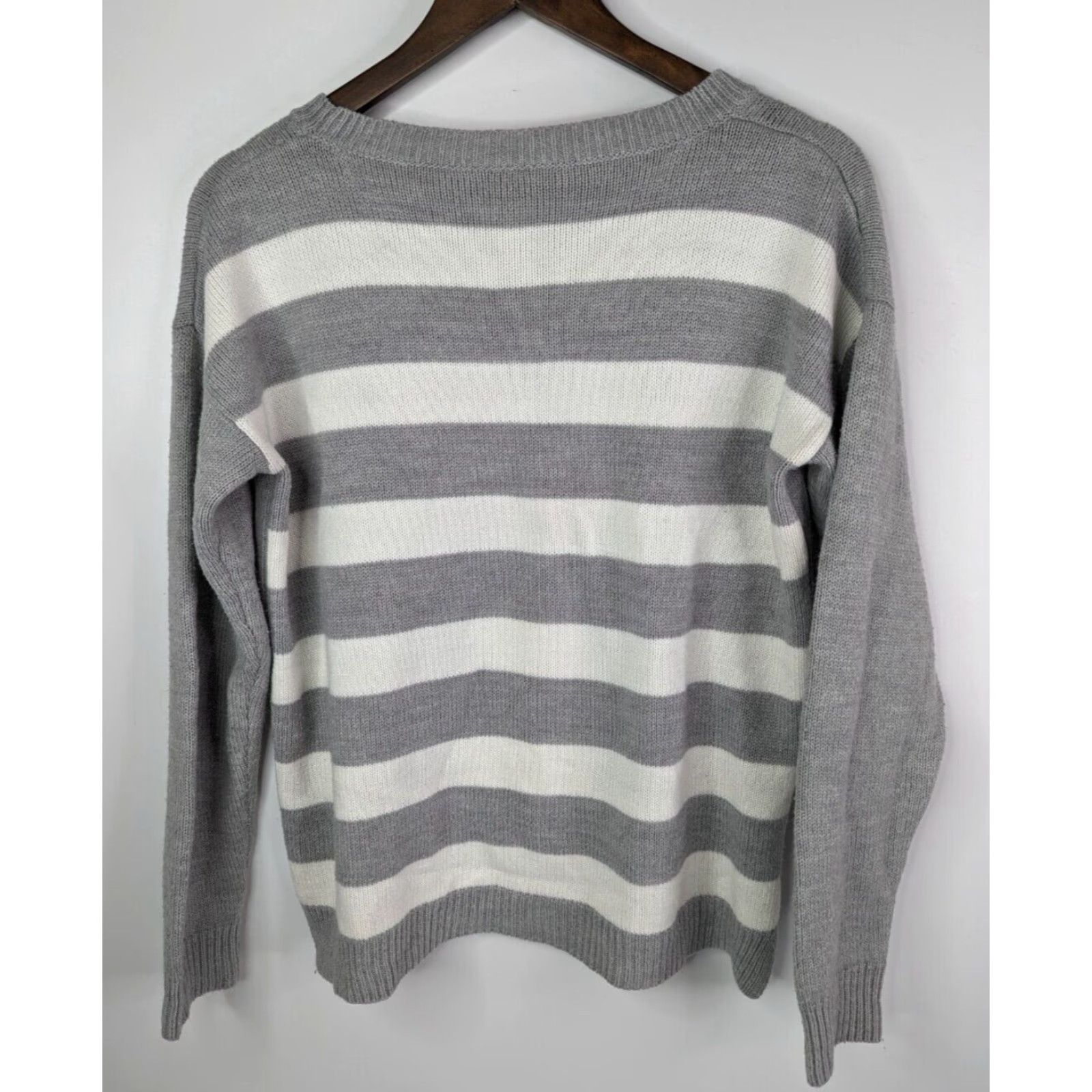 Vintage No Boundaries Women's XL Sweater Crew Neck Grey Christmas Holiday Ugly Penguin Knit Pullover Casual Christmas Women XL Gray Size XL / US 12-14 / IT 48-50 - 4 Thumbnail