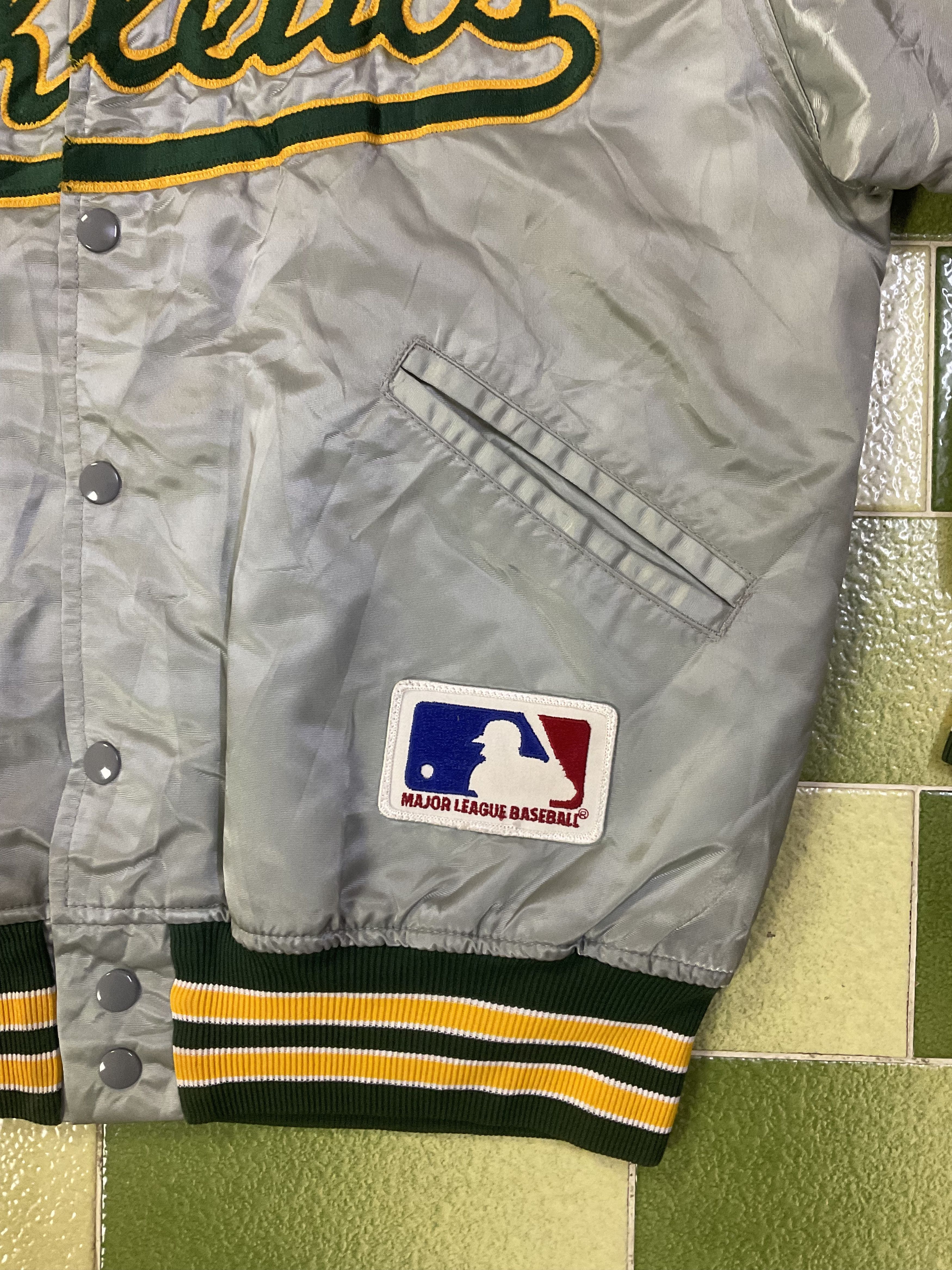 MLB Vintage 90s MLB Oakland Athletics Silver Satin Bomber Jacket Size US M / EU 48-50 / 2 - 5 Thumbnail