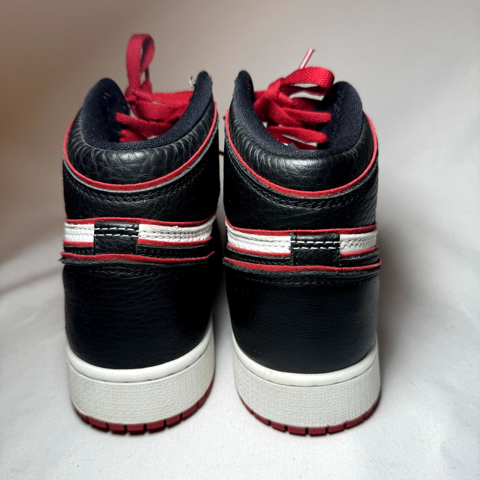 Jordan Brand × Nike Size 5 - Air Jordan 1 Retro High OG BG Bloodline Men's Shoes Size US 5 / EU 37 - 5 Thumbnail