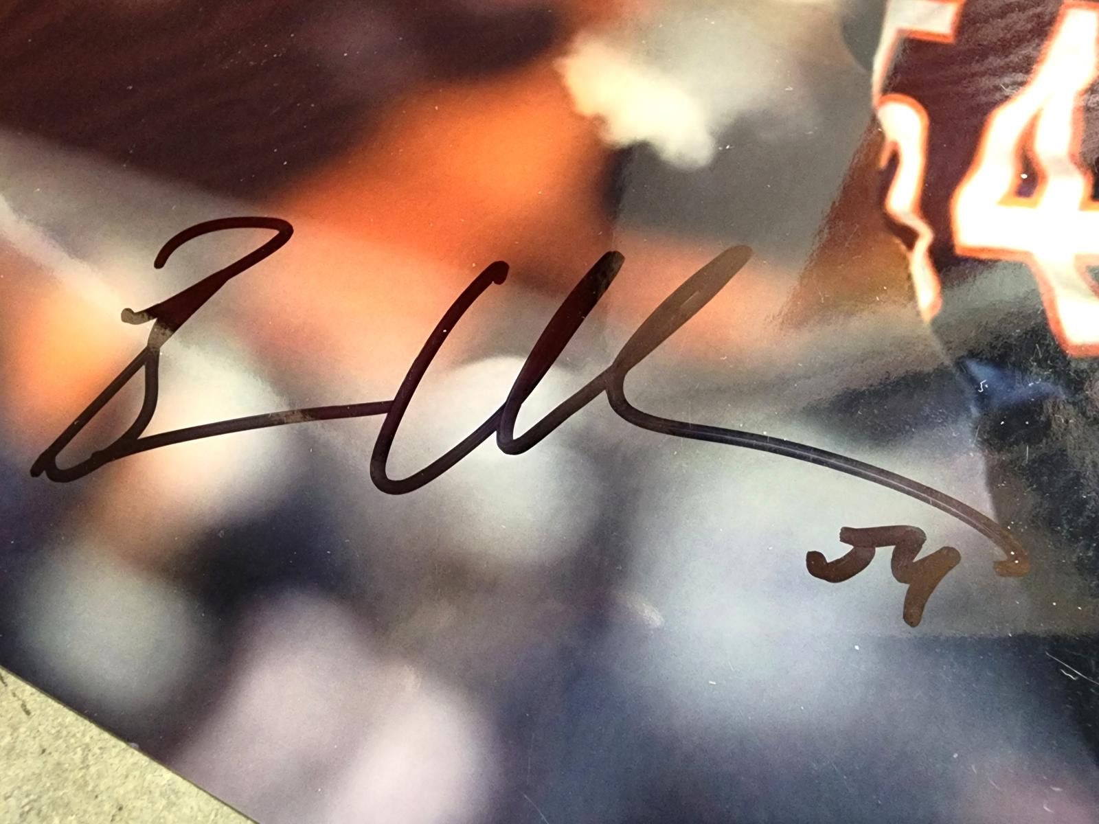 Other Brian Urlacher Chicago Bears autographed/signed 8x10. COA Size ONE SIZE - 2 Thumbnail