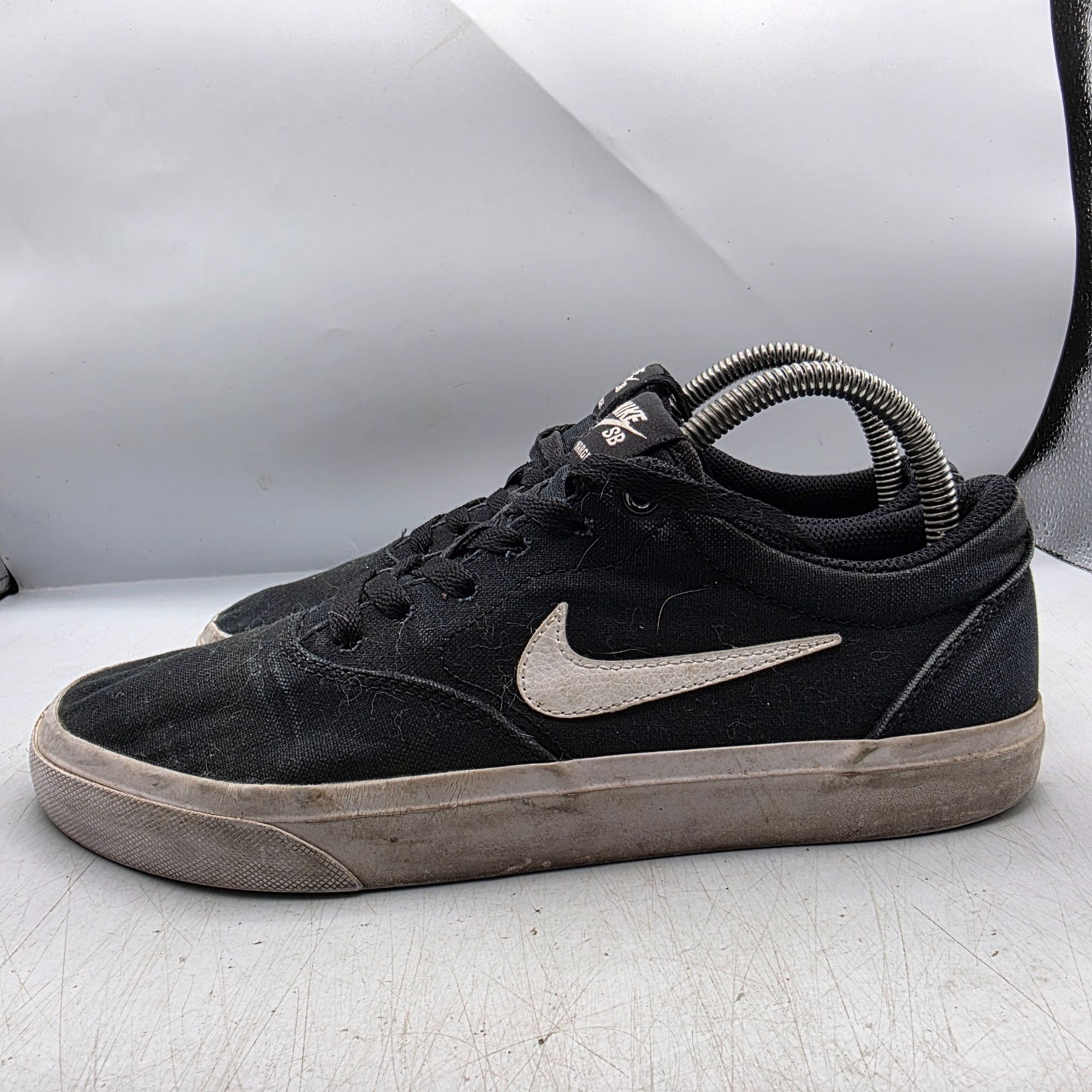 Nike Nike SB Charge Womens Size 9 Black White Sneaker Shoes Casua Size US 9 / EU 42 - 12 Thumbnail