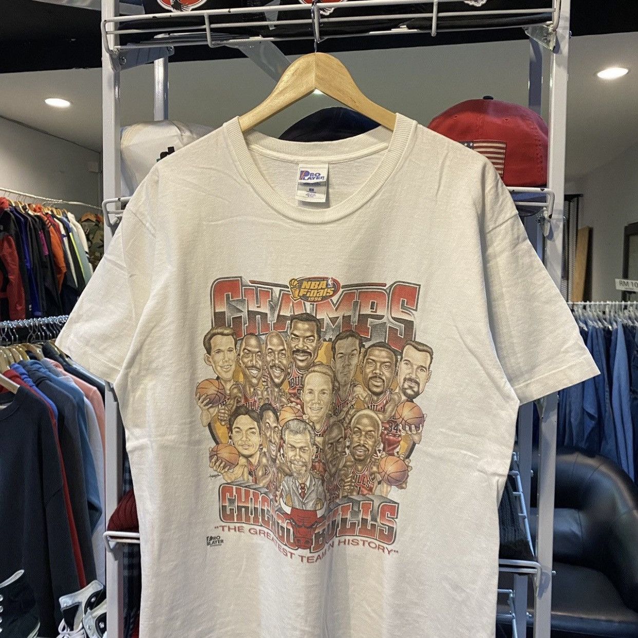 NBA VTG 90s NBA Chicago Bulls 1996 Champions Caricature T-shirt Size US L / EU 52-54 / 3 - 3 Thumbnail