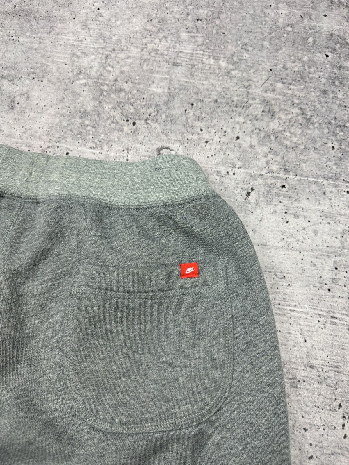 Nike Vintage Nike 90’s Y2K Style Swoosh Logo Sweatpants Joggers Size US 32 / EU 48 - 23 Thumbnail