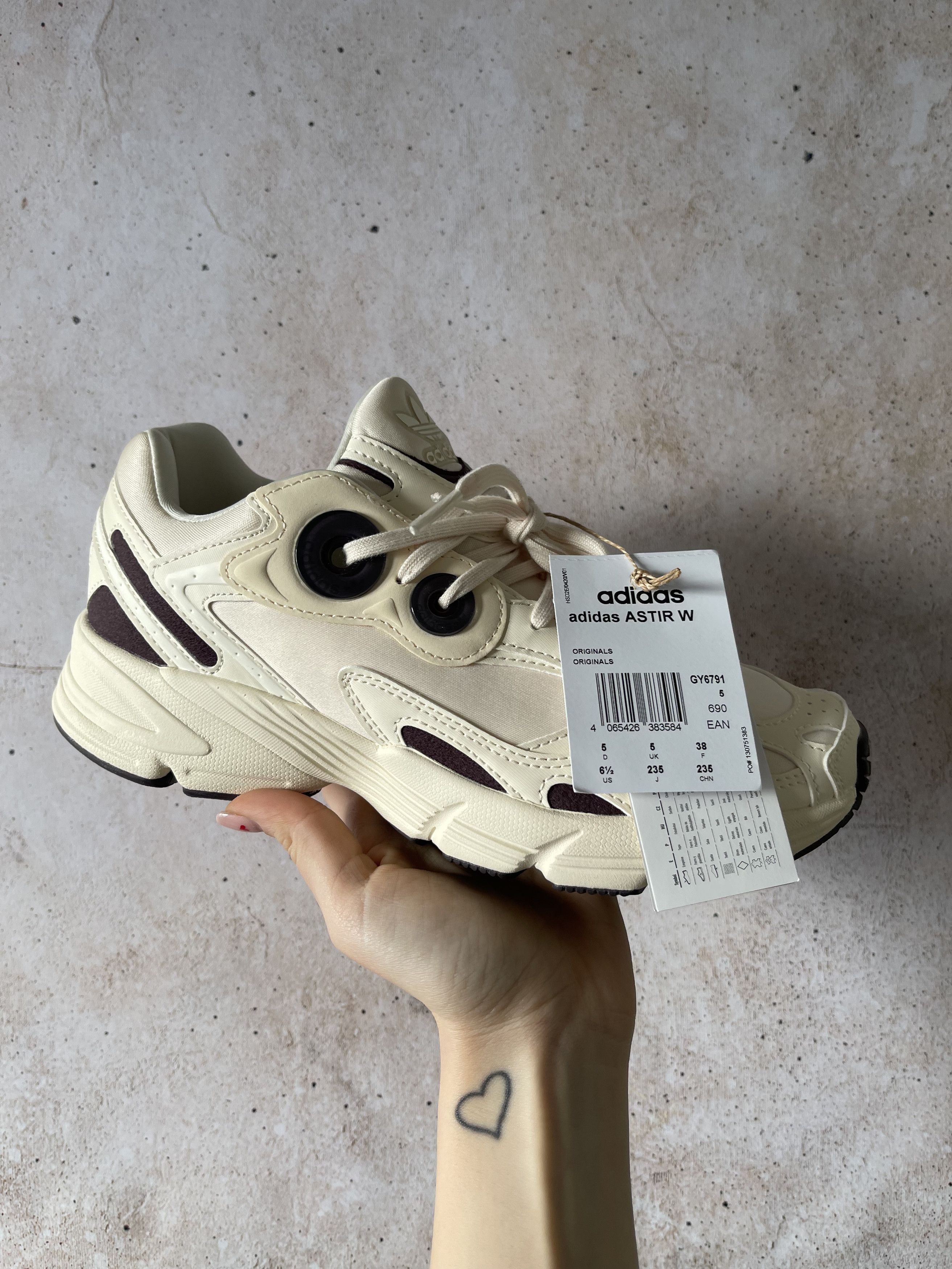 Adidas adidas Astir Cloud White Ecru Tint (Women's) Size US 6.5 / IT 36.5 - 2 Thumbnail