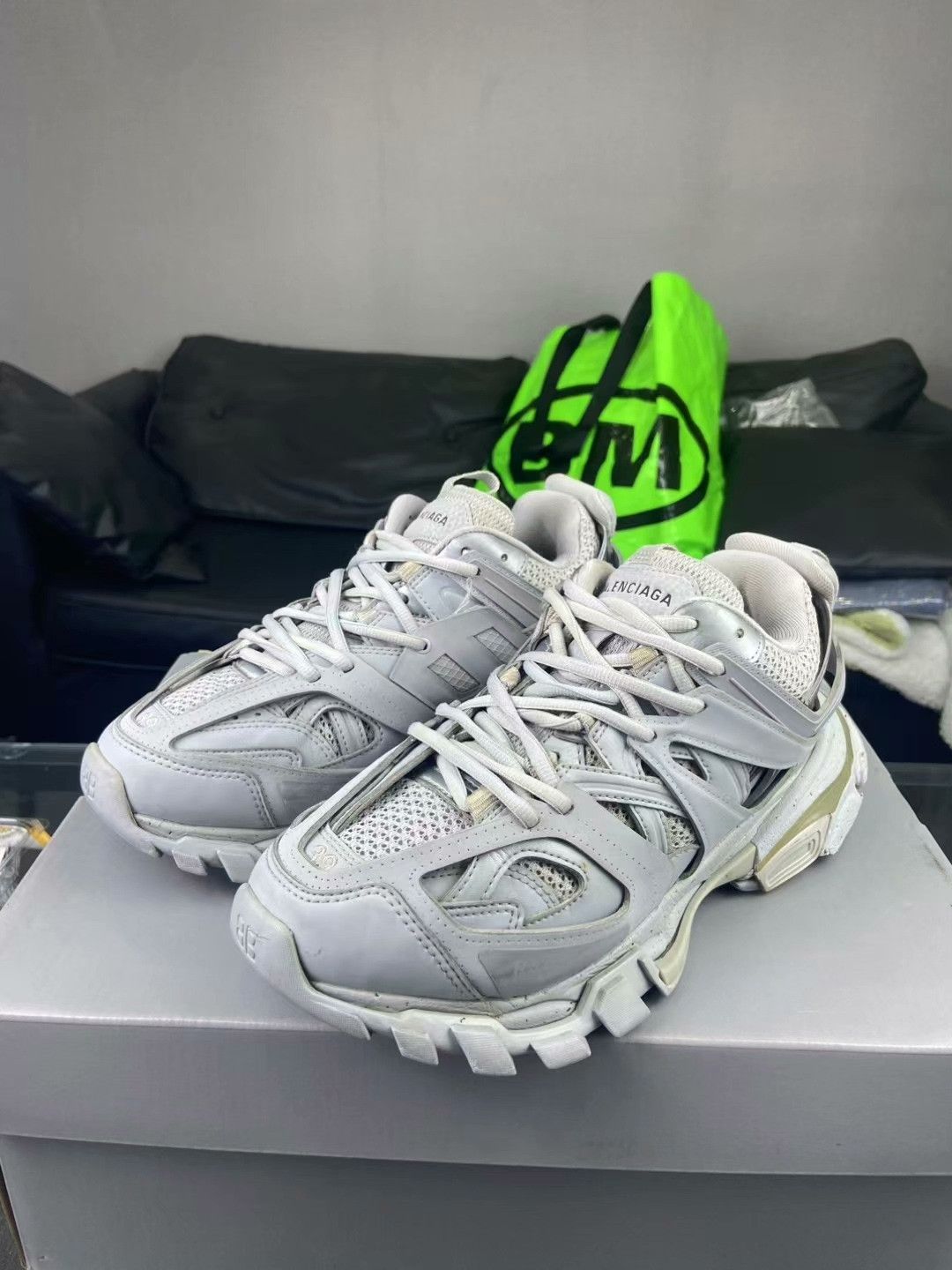 Balenciaga Balenciaga Silver Lowtop Sneakers 39 Women Size US 8.5 / IT 38.5 - 1 Thumbnail