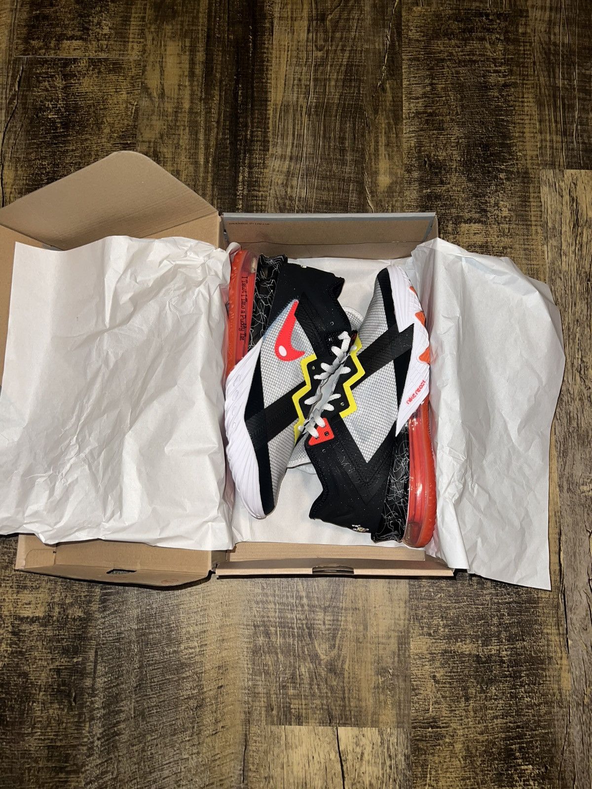Nike LeBron XVIII Low Tweety X Sylvester Size US 10.5 / EU 43-44 - 10 Thumbnail