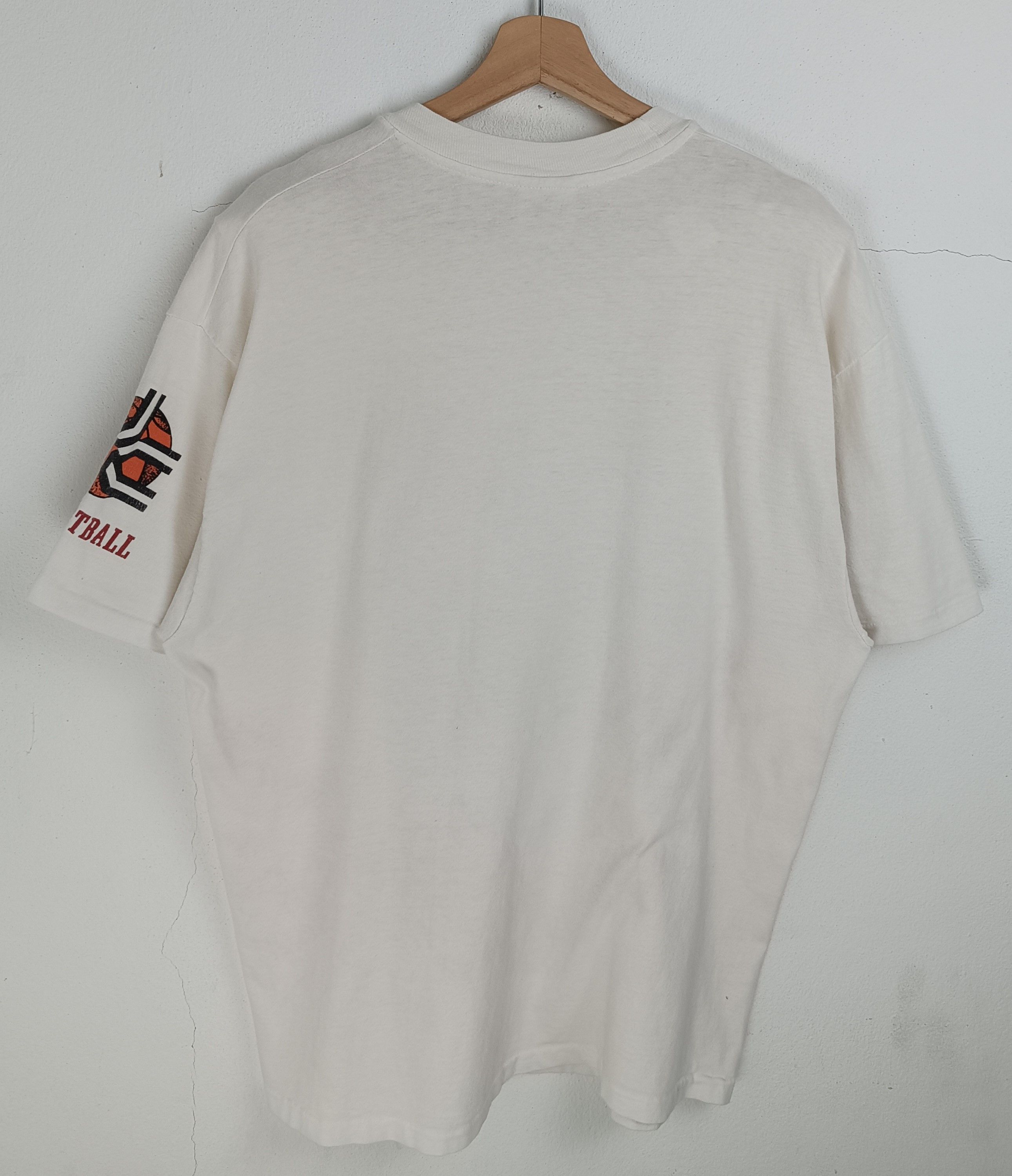 NBA VINTAGE 90'S HOGG A CAT CINCINNATI BEARCATS VERY RARE TEE Size US XL / EU 56 / 4 - 4 Thumbnail