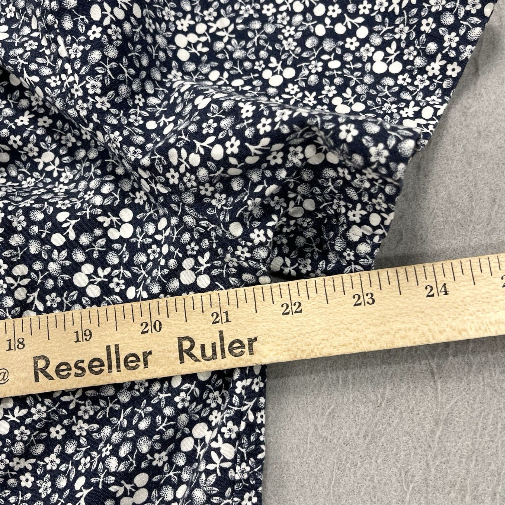 Lululemon Lululemon Shirt Mens Large Blue White Floral Camp Casual Summer Fridays Button Shirt - Do Not Add Extra Words Size US L / EU 52-54 / 3 - 7 Thumbnail