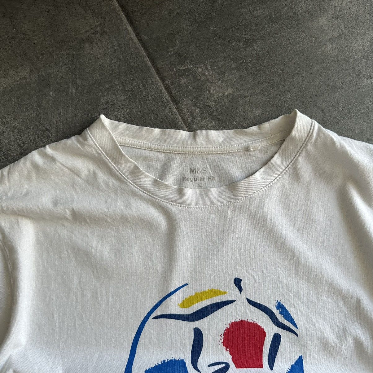 Vintage Vintage UEFA Euro 96 England T-shirts Big Logo Y2K 00s Size US L / EU 52-54 / 3 - 7 Thumbnail