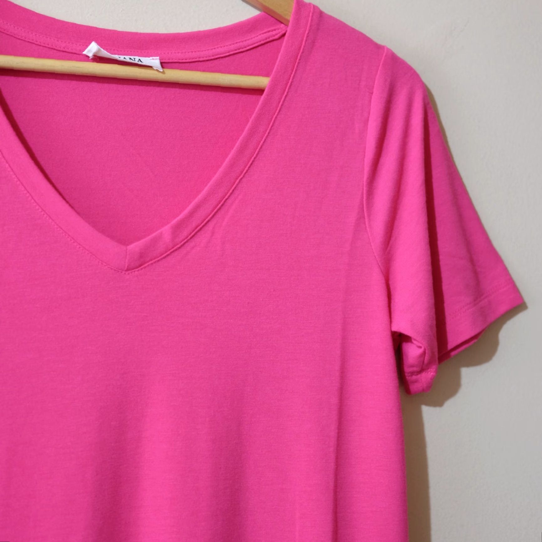 Vintage Zenana Outfitters T-Shirt Magenta V-Neck Short Sleeve Womens M Shirt Size M / US 6-8 / IT 42-44 - 3 Thumbnail