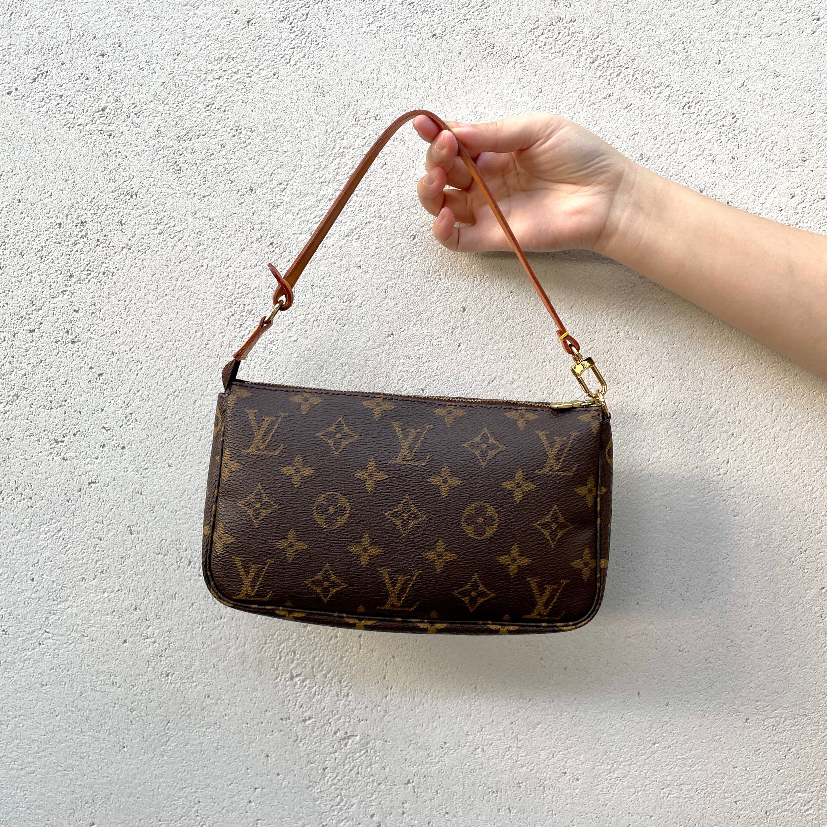 Louis Vuitton Louis Vuitton Monogram Pochette Accessory M51980 Size ONE SIZE - 1 Thumbnail