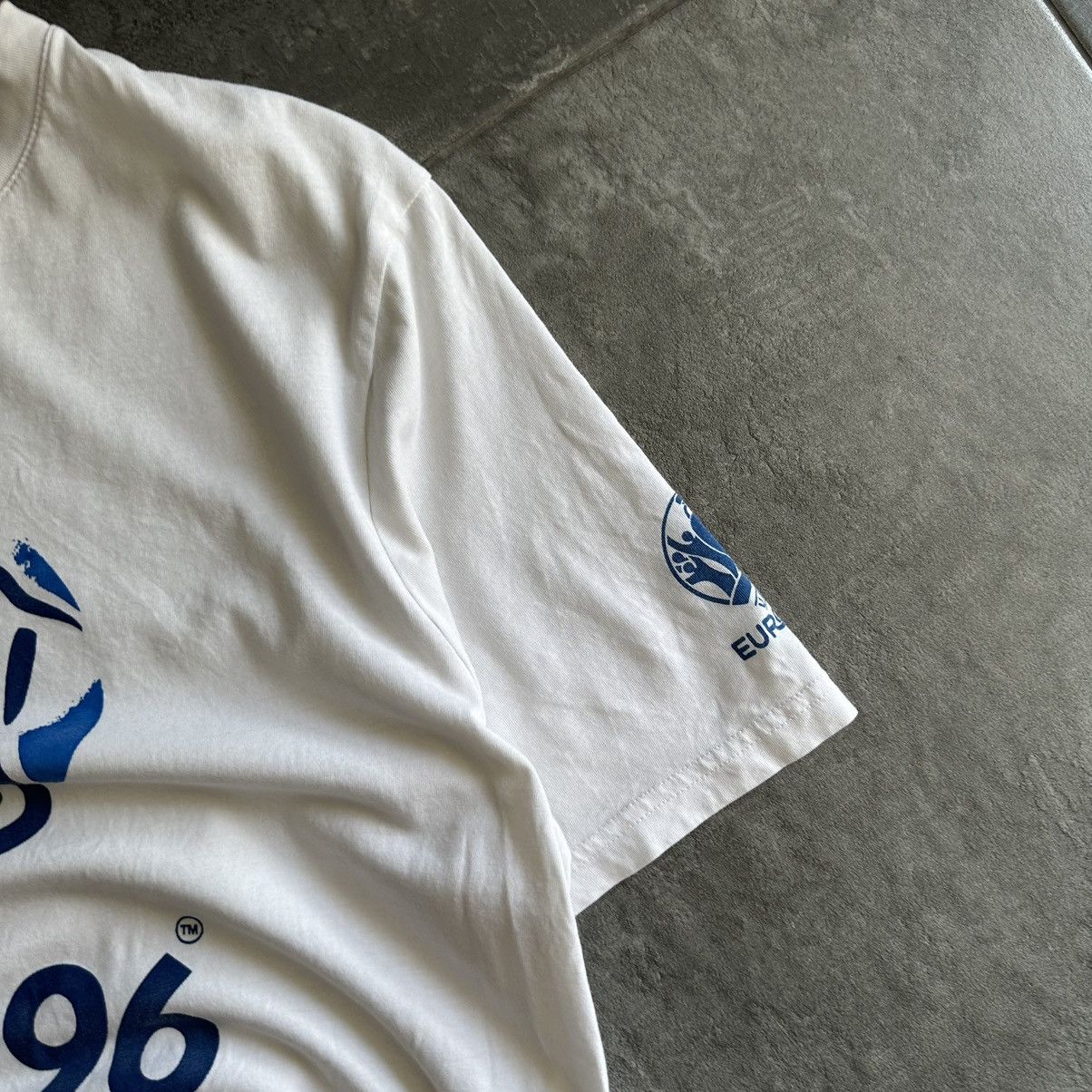 Vintage Vintage UEFA Euro 96 England T-shirts Big Logo Y2K 00s Size US L / EU 52-54 / 3 - 6 Thumbnail