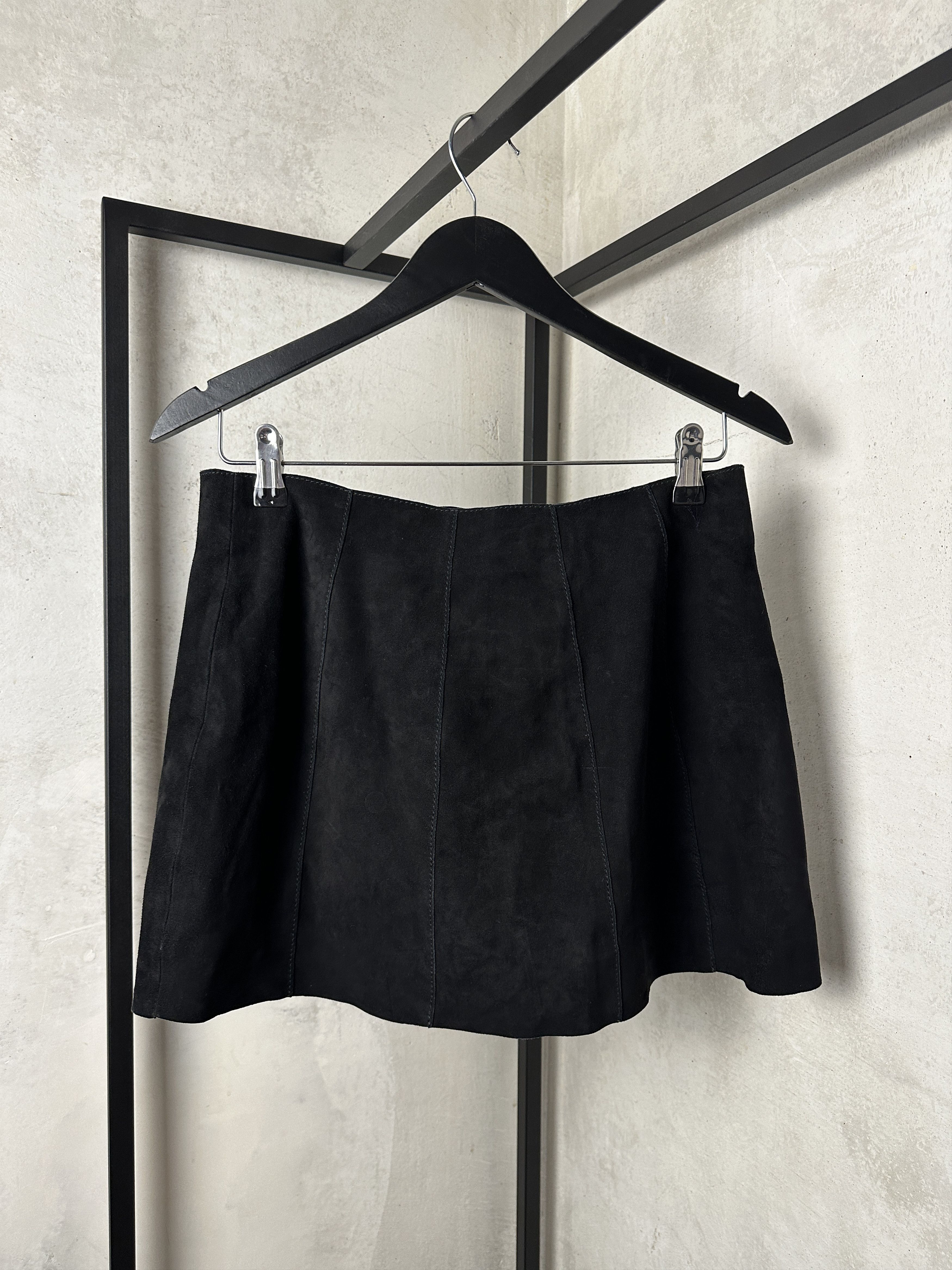 Zara Zara x Steven Meisel Black Suede Skirt Size 26" / US 2 / IT 38 - 4 Thumbnail