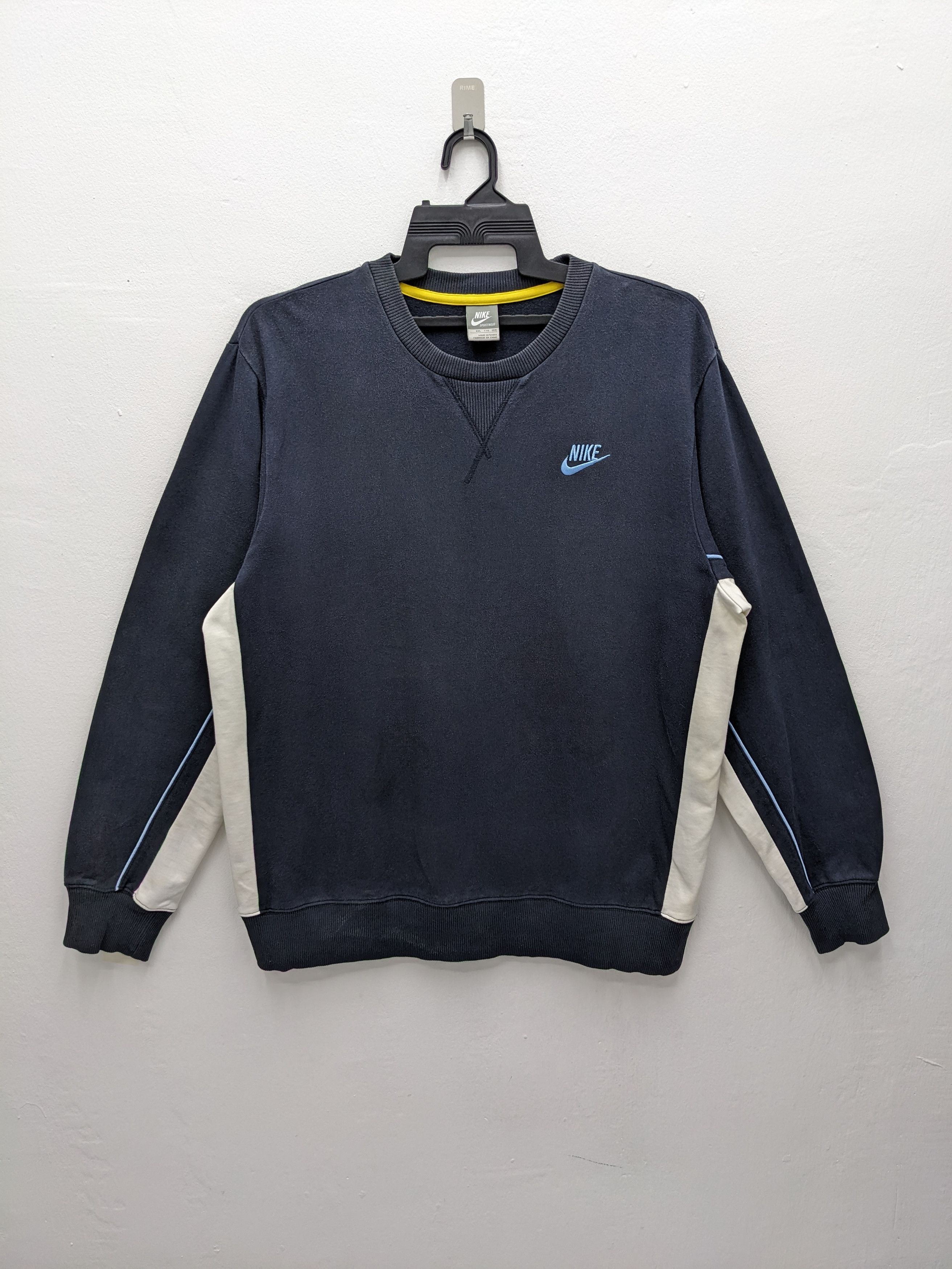 Nike SS09 Vintage Nike Sportswear Crewneck Swoosh Logo Sweatshirt Size US XXL / EU 58 / 5 - 2 Thumbnail
