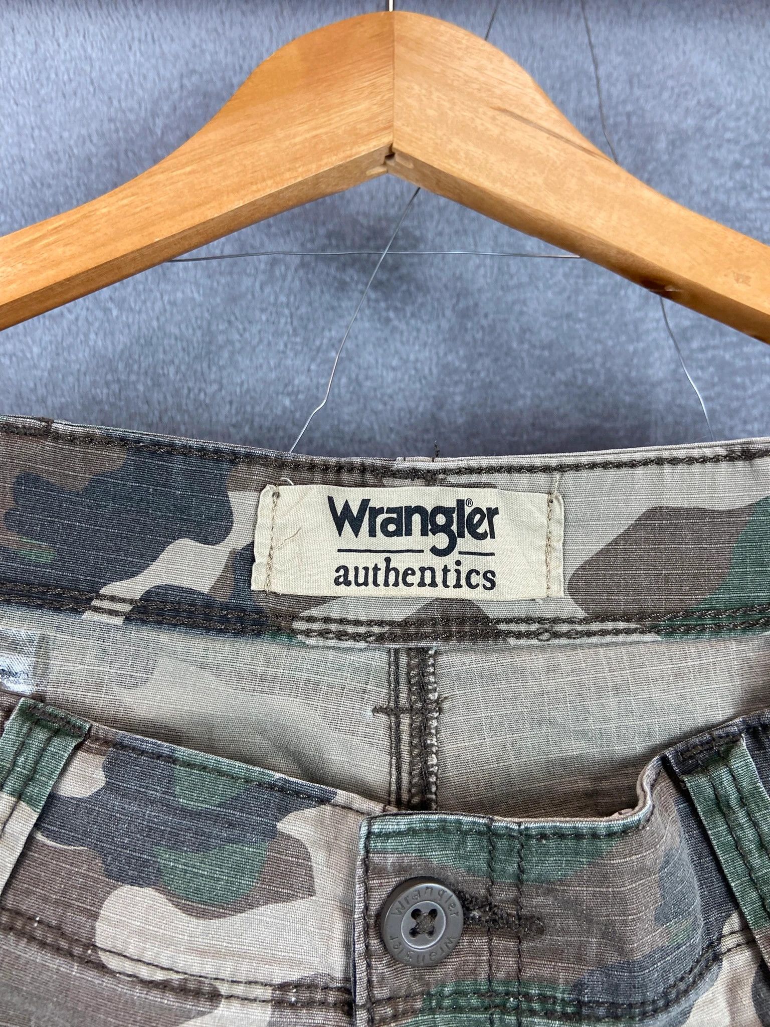 Wrangler Wrangler Camo Cargo Pants – Military Style, Size M Size US 34 / EU 50 - 3 Thumbnail