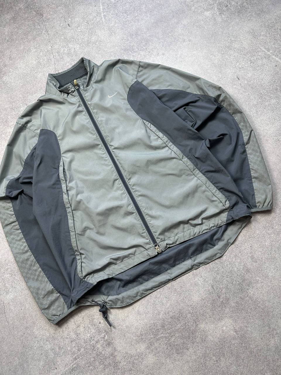 Nike Vintage Nike Nylon Track Jacket, Size L – Classic Sportswear Size US L / EU 52-54 / 3 - 3 Thumbnail