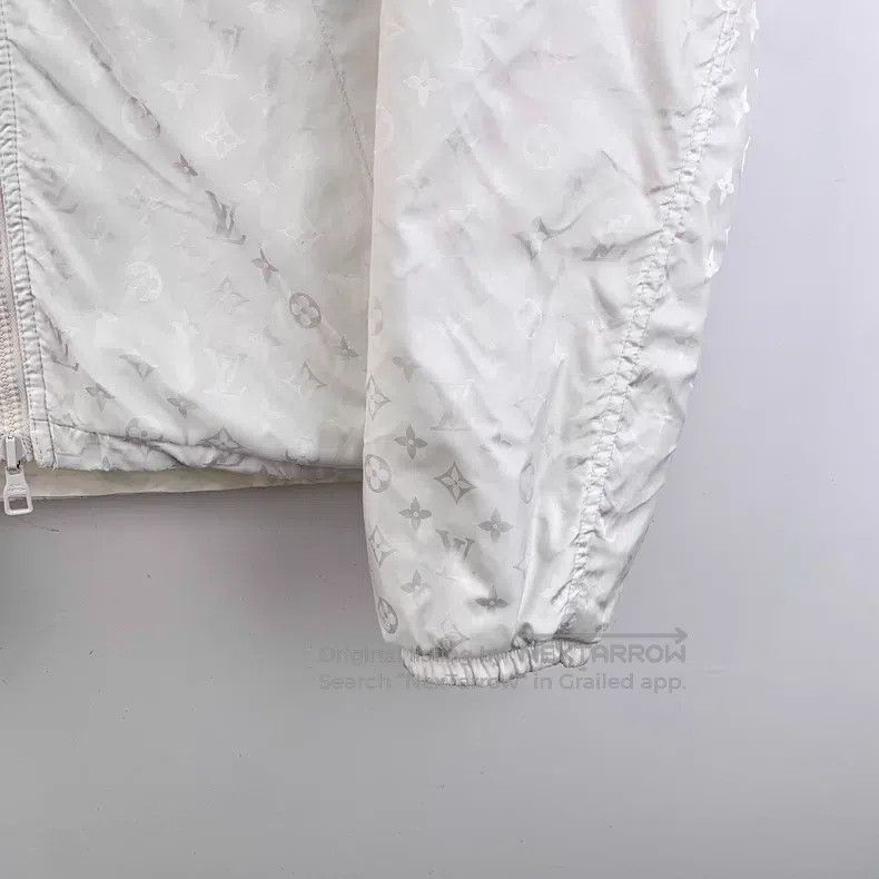 Louis Vuitton Louis Vuitton 22 white logo full print hooded zipper long Size US M / EU 48-50 / 2 - 6 Thumbnail