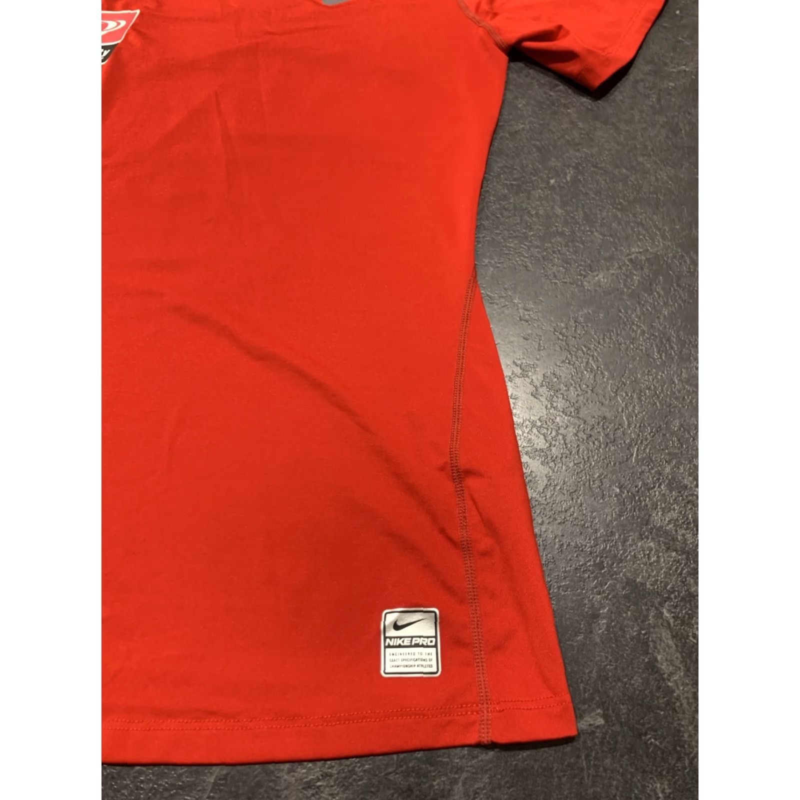 Nike Nike Women’s T-Shirt Medium Red Sports Performance Graphic Tee Active 360 Velocity Size M / US 6-8 / IT 42-44 - 6 Thumbnail