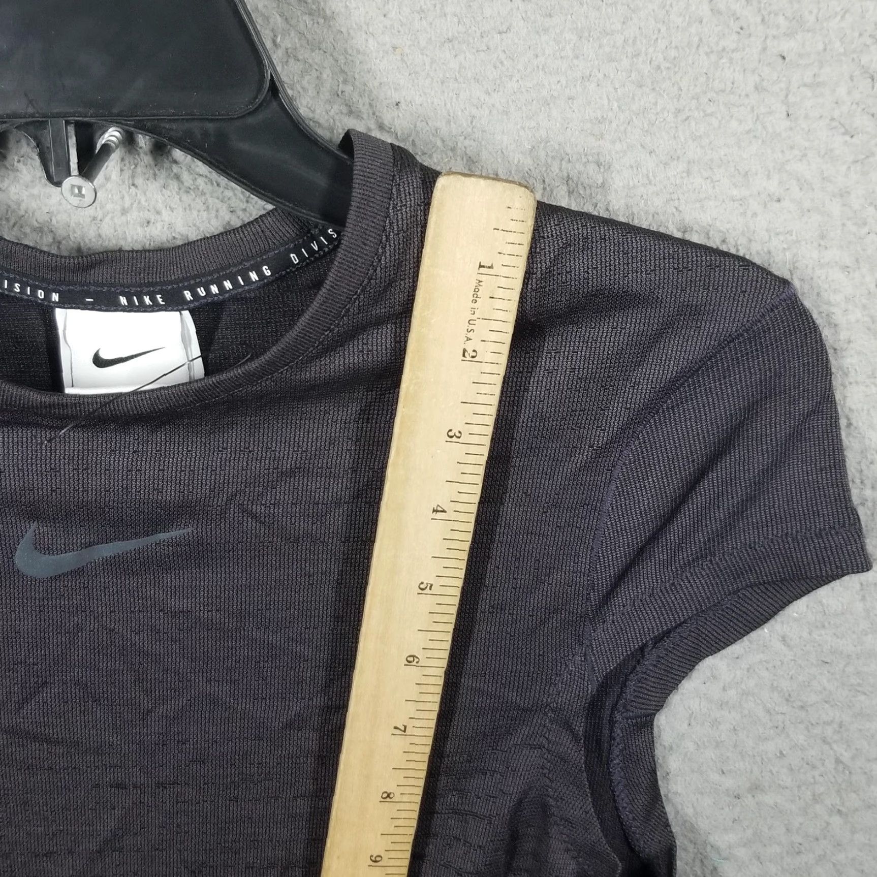 Nike Nike Running Division Shirt Womens S Gray Short Sleeve Crew Neck Lightweight Breathable Moisture Wicking Athletic T-Shirt DX0199-015 Size S / US 4 / IT 40 - 5 Thumbnail