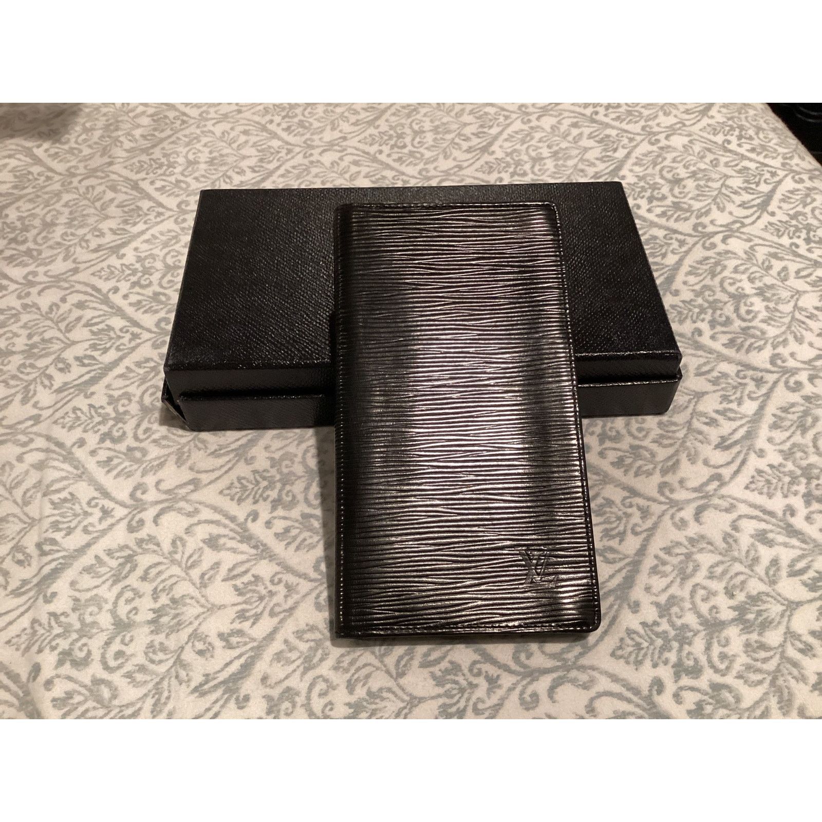 Louis Vuitton Louis Vuitton black epi long wallet bifold Size ONE SIZE - 1 Thumbnail