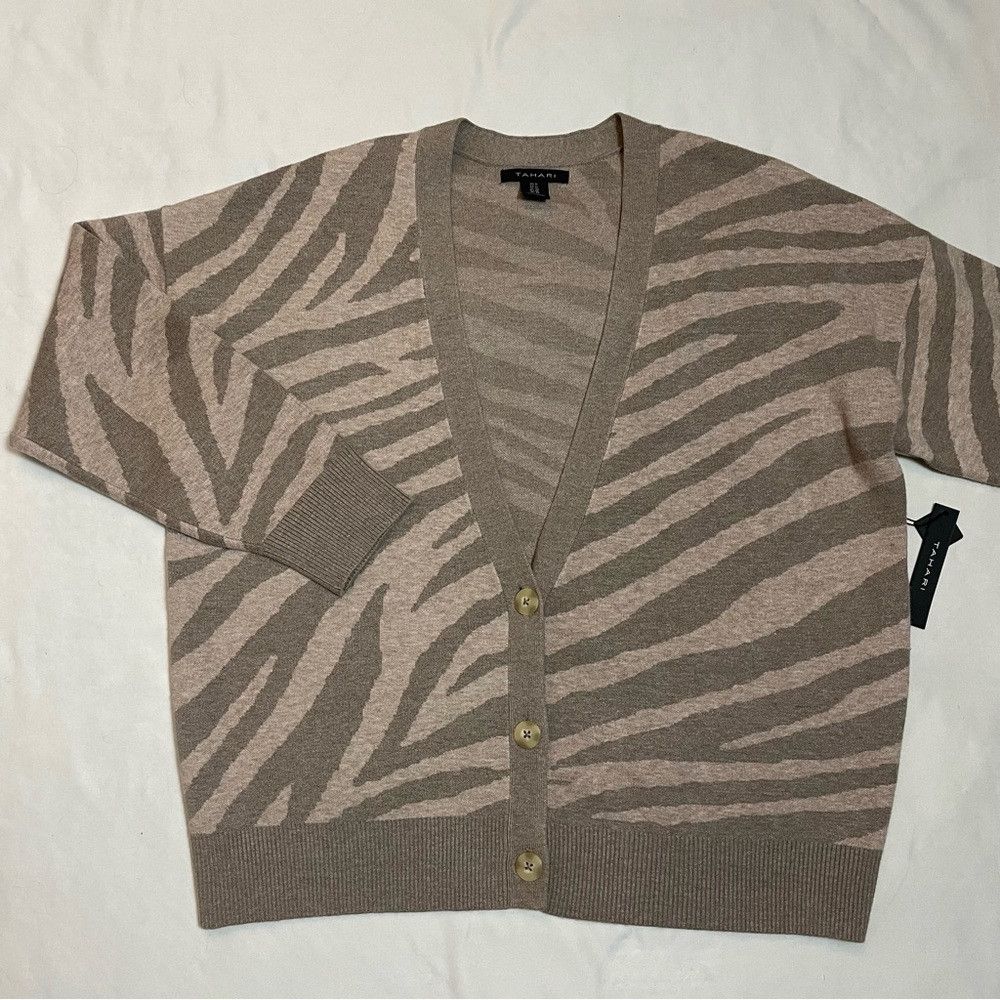 Elie Tahari NWT New Tahari 2 PC Set Top Animal Print Cardigan Size 1X Size XL / US 12-14 / IT 48-50 - 3 Thumbnail